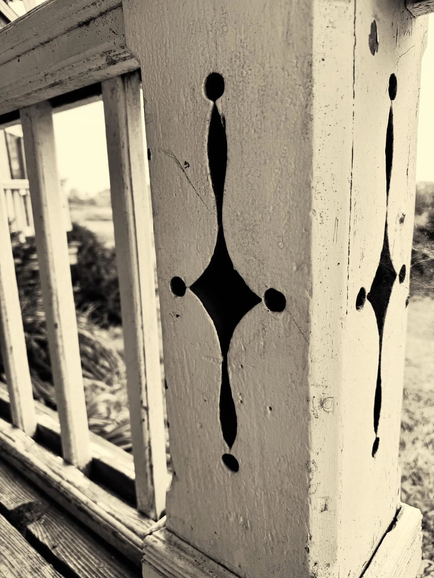 There&rsquo;s just something about an old farmhouse. ✨ Did you know that you can rent our iconic circa 1875 Farmhouse for your retreat/family reunion/group stay? With eight bedrooms, the farmhouse can accommodate up to 20 guests. Cozy, clean, comfort