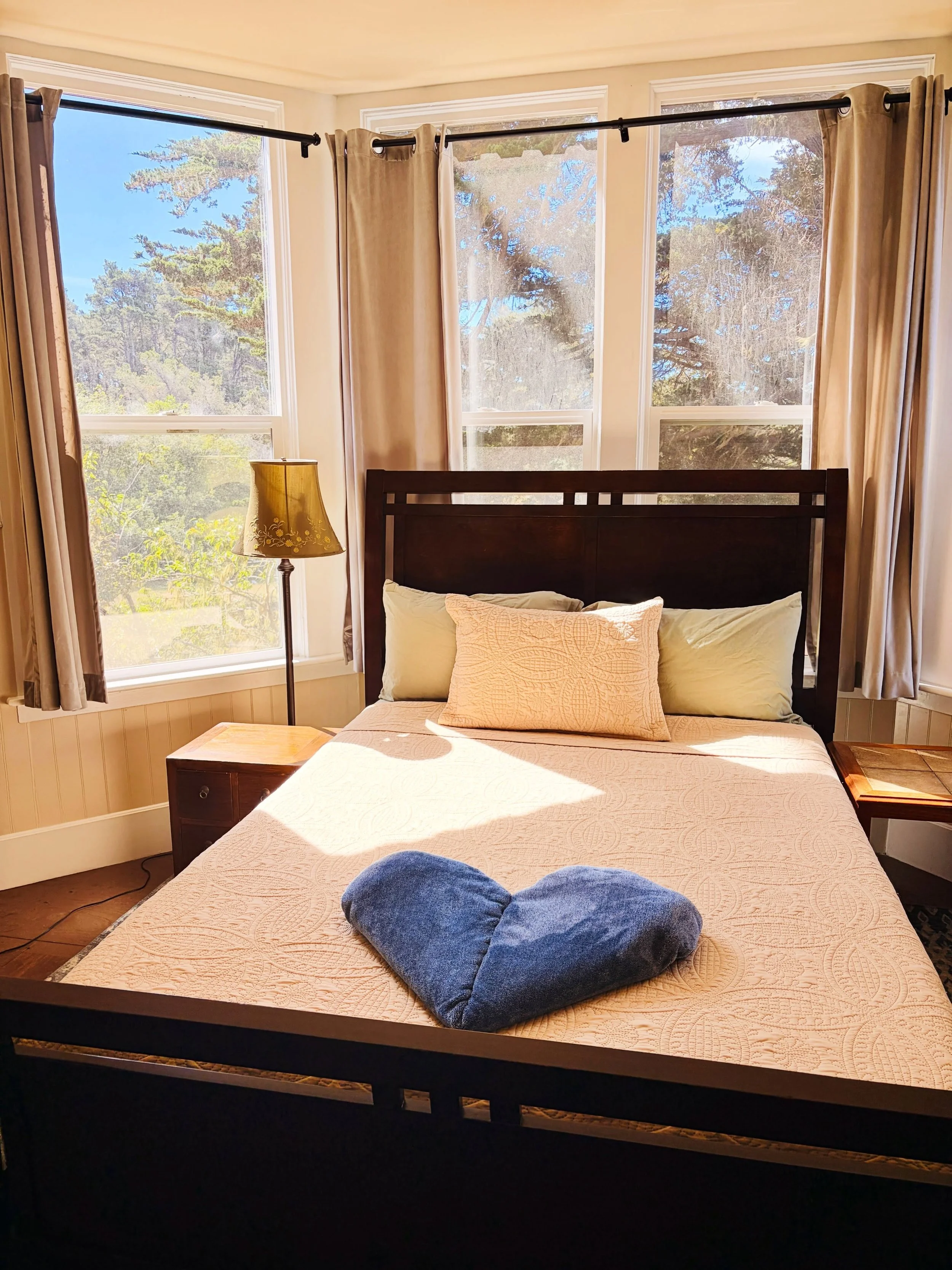 We pour so much love into this place, we hope you feel it! ❤️ Kudos to our amazing housekeeping staff who not only clean and care for this special place, but go above and beyond to truly delight our guests. (Yes, that&rsquo;s a blanket origami folded