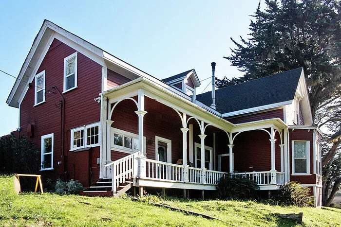 The Farmhouse was originally part of a dairy farm, and housed families and farm workers.