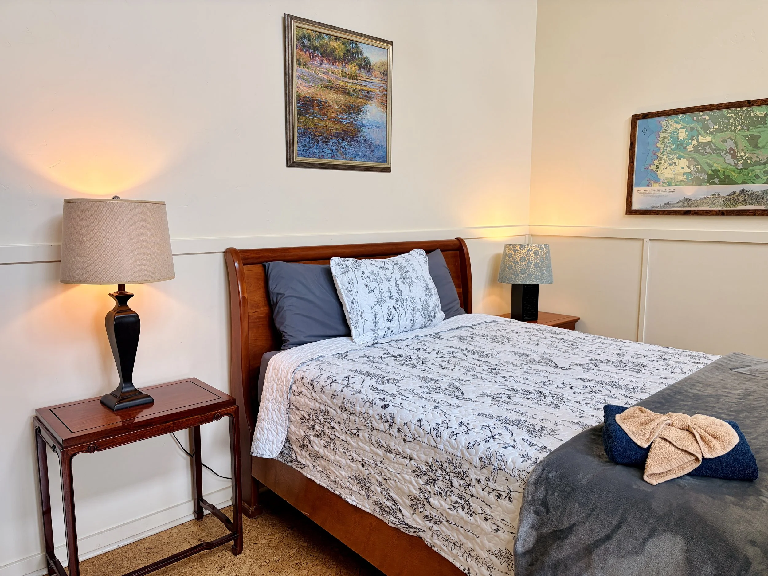 The Grey Fox Room and The Blue Heron Rooms each have one Queen and two sets of Twin bunk beds - can accommodate up to 6 guests