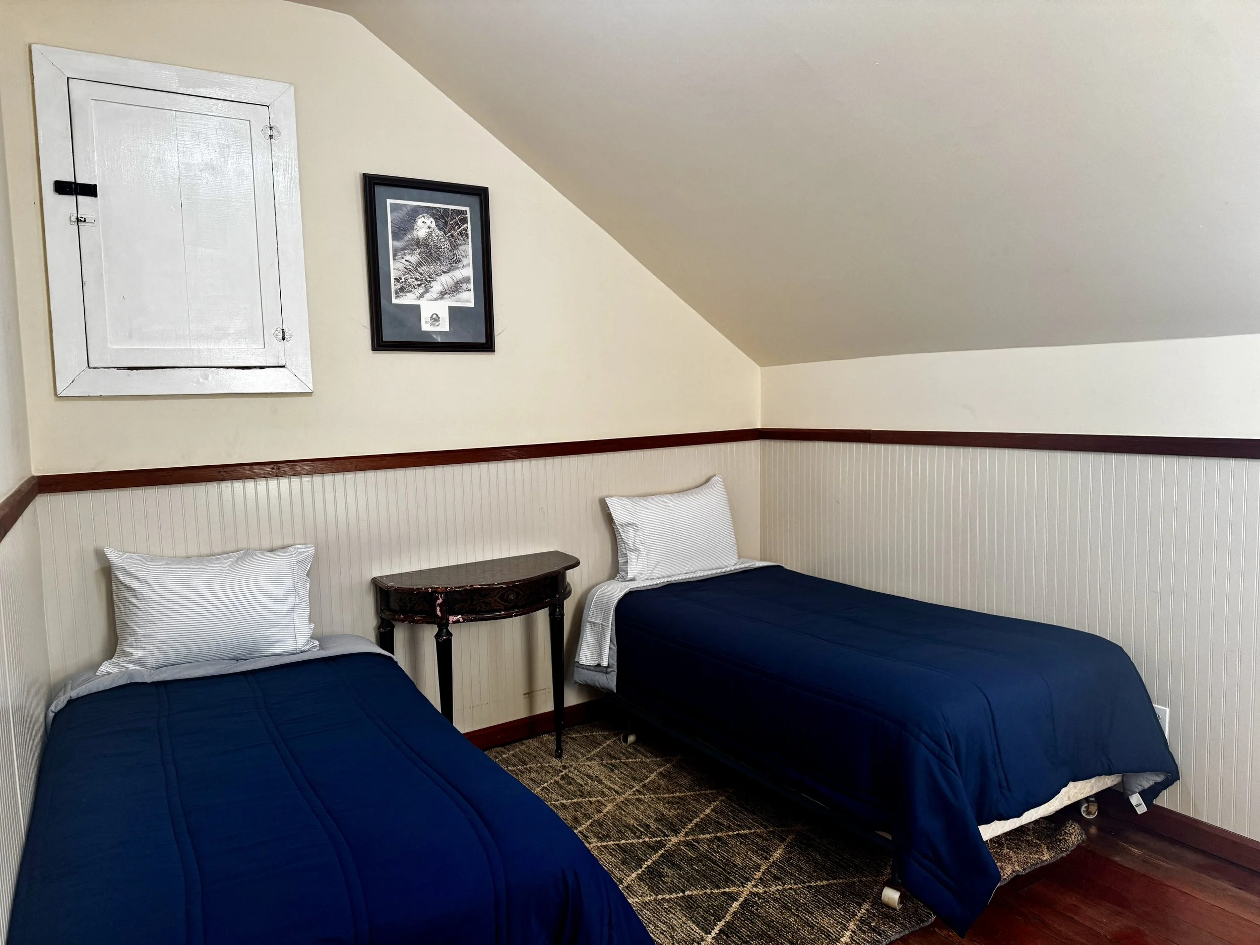The Columbine Room features two Twin beds and overlooks the ocean.