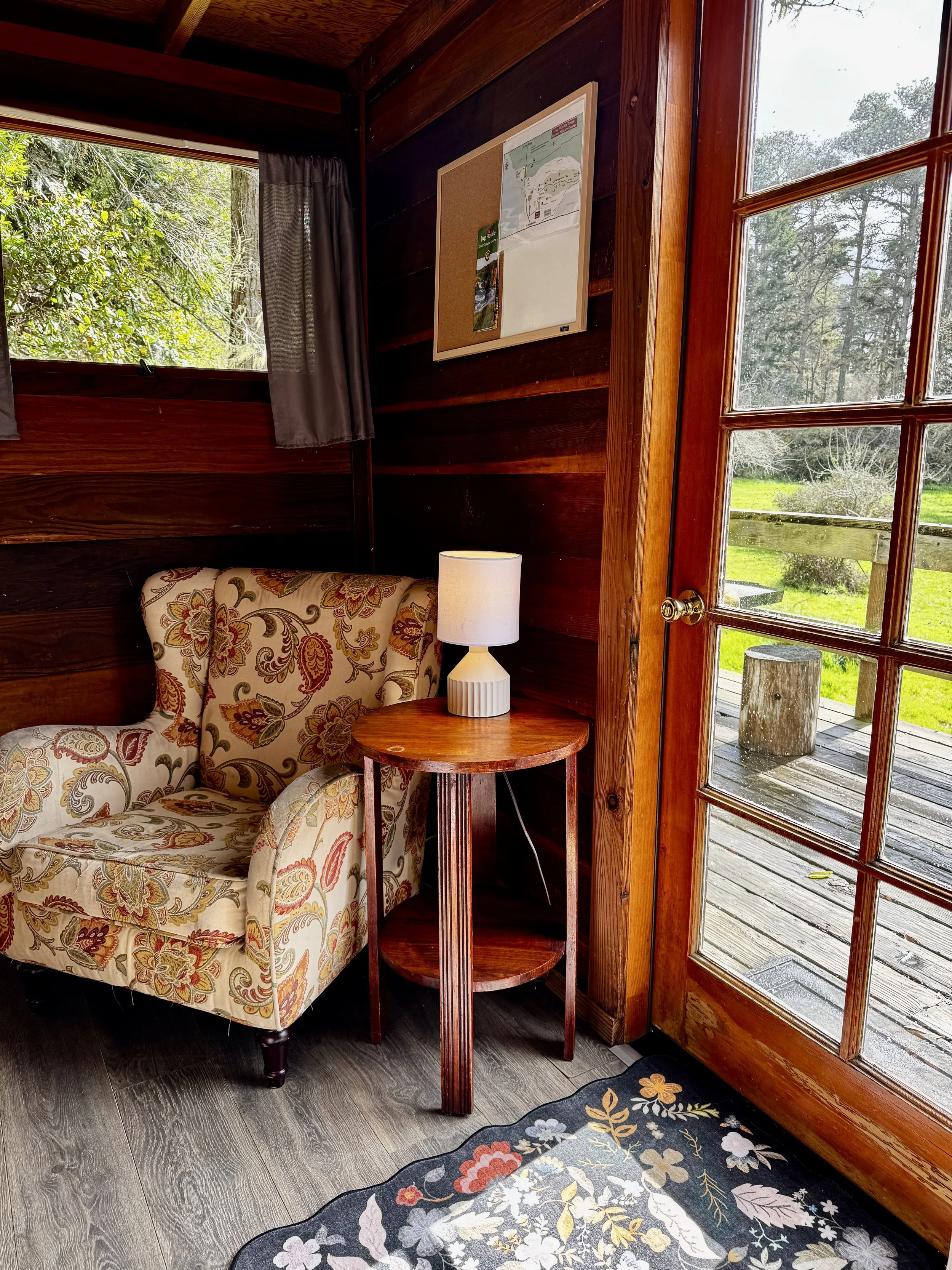 A cozy reading nook in Orchard.