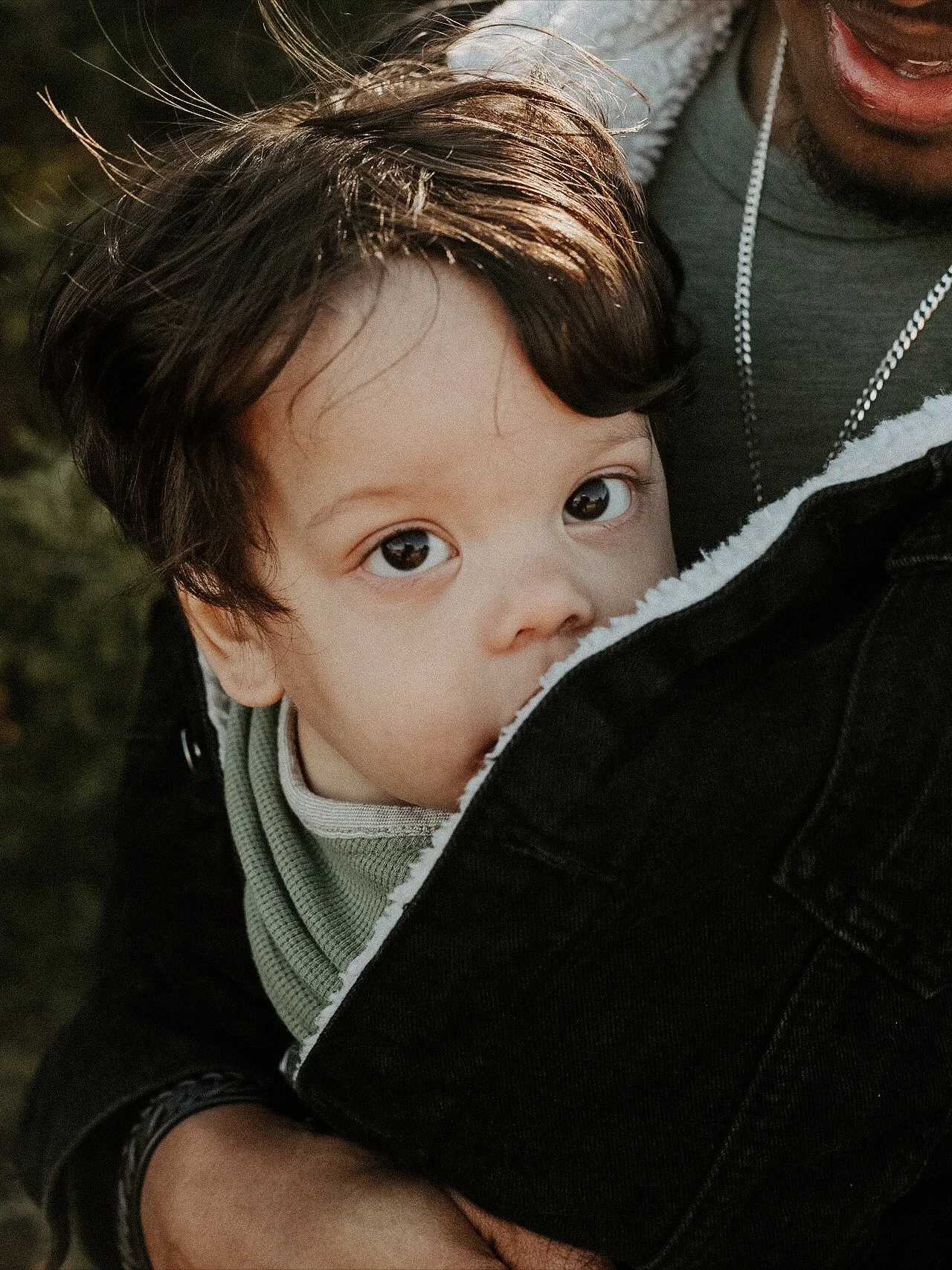 Okay but&hellip; how is it already time for Christmas card photos?! 😅🎄 If it&rsquo;s on your to do list, let&rsquo;s check it off together - I would love to photograph your crew this year 🖤