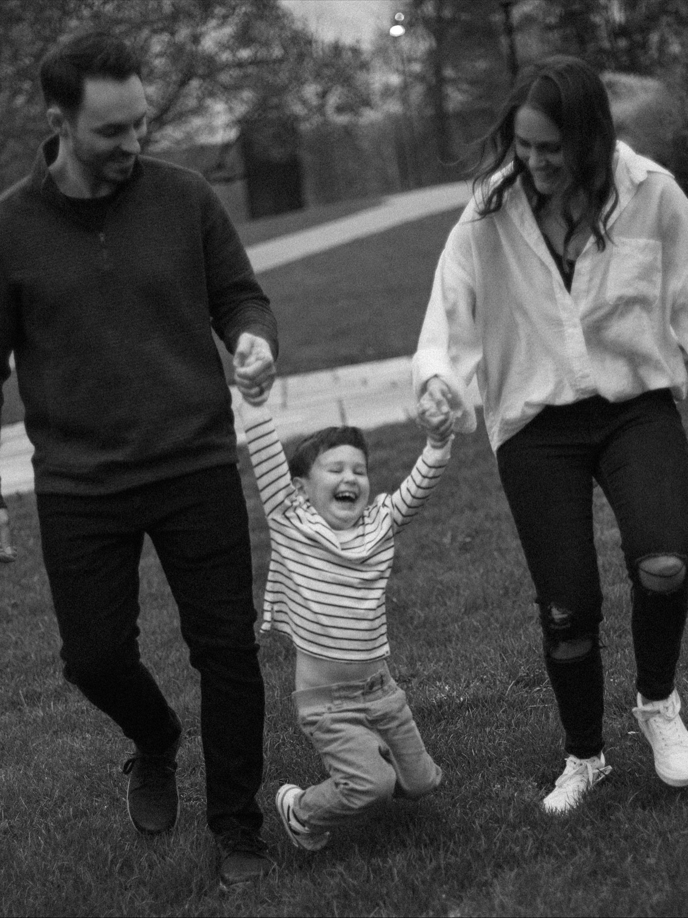 Long time, no see ✌🏻

Just a casual drop in after ghosting for four years to say that I&rsquo;m finally doing photo sessions again, just in time for Christmas card season
.
.
.
.
.
.
Family Photography | Storytelling Photography | Dallas Photographe