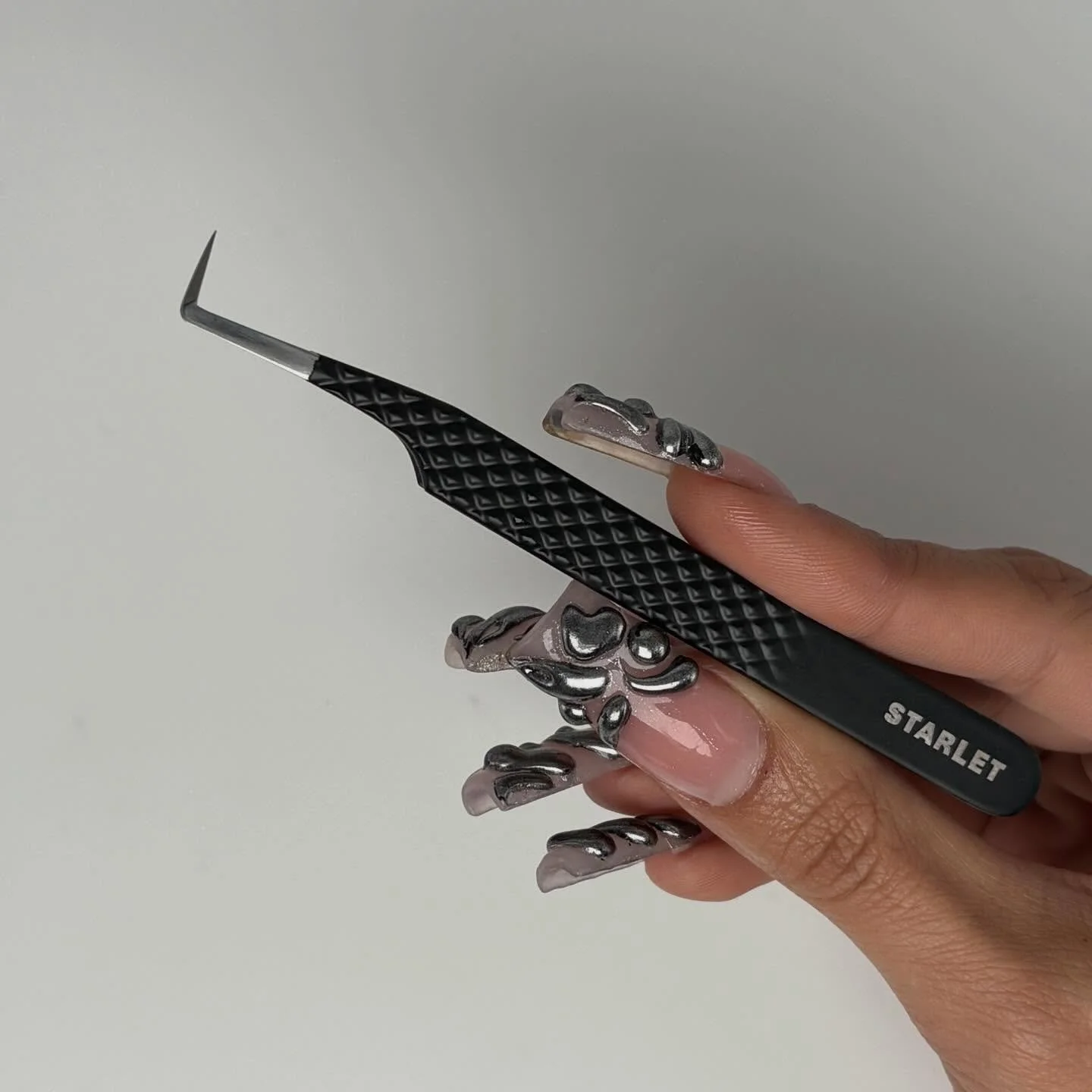 Have you tried our newest tweezers STARLET💫
 
They are available in: Fiber Tip , Diamond Dust Tip , &amp; Smooth Tip 💋

PSA all nailware tweezers have been hand tested for quality grip. 💢

Don&rsquo;t believe us? Come test it out yourself 🤭💫