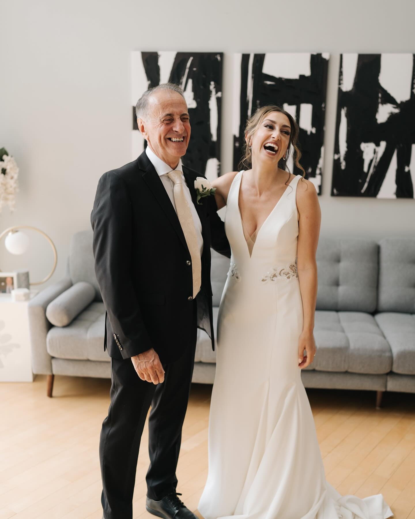 First look with dad 🖤

#dreamheartcreative #thunderbaywedding #thunderbayweddingphotographer #ontariowedding #ontarioweddingphotographer #firstlook #firstlookwithdad