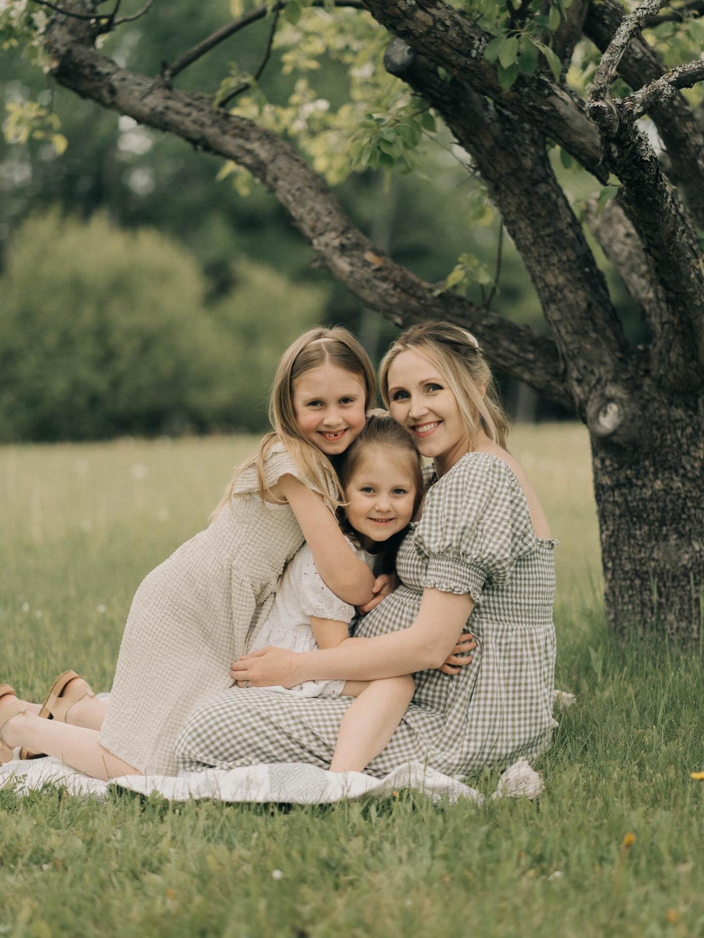 Mother-daughter moments before baby brother arrives 👶🏼🩵

Captured during our Mother&rsquo;s Day special &mdash; a sweet session celebrating milestones with both photo + video ✨

These quiet, tender moments are the ones you&rsquo;ll want to remembe