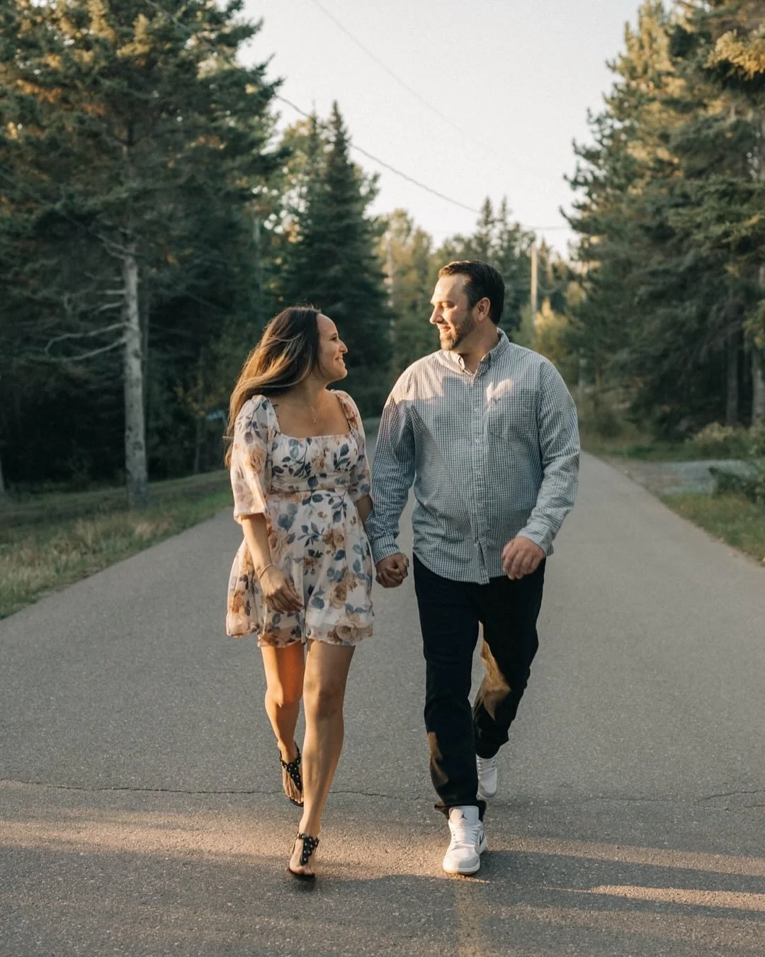 Golden skies, lake views, and lots of love 🌞🍋✨💛🌼 Last week&rsquo;s sunset over Lake Superior made the perfect setting for Meaghan + Dj&rsquo;s engagement session out at camp. Counting down to their big day next year!

#thunderbayweddingphotograph