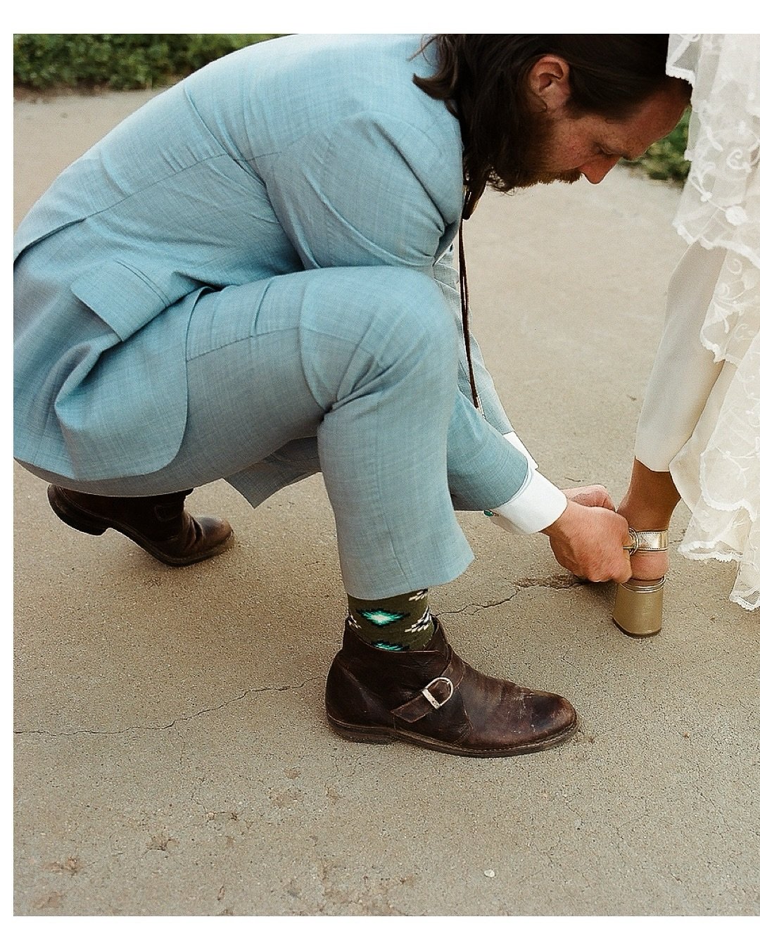 Teamwork making the dream work 🙏🏼

Small acts of kindness captured on medium format film and 35mm 🎞️ 

📍 Santa Fe, New Mexico

#weddingsonfilm #santafewedding #madewithkodak