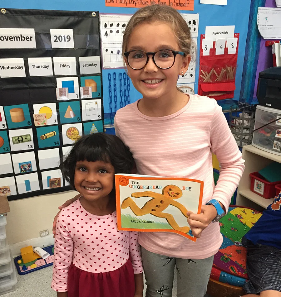 ��������-elementary-school-student-doing-cross-age-learning-reading-with-kindergartener.jpg