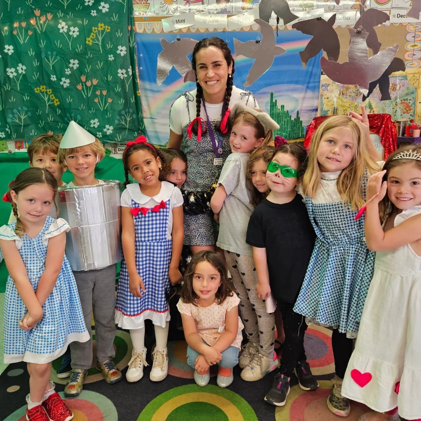 The kindergartners went over the rainbow today as they celebrated the completion of reading Wizard of Oz! 🌈🧙🏽&zwj;♀️🌪️💛

#thechildsprimaryschool #TheTCPSWay #TCPSSanDiego #TCPSkids 
#classroomwithoutwalls #smallschoolsmallclassesbigresults