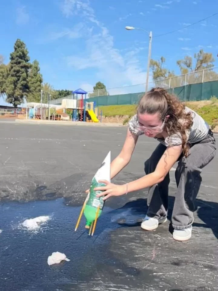 Still over the moon from last week&rsquo;s STEM launch! 🌙🚀
Our 5th grade and Middle School scientists joined the nationwide Baking Soda Rocket Day, learning all about Forces by blasting off with vinegar-and-baking-soda-powered rockets. Talk about h