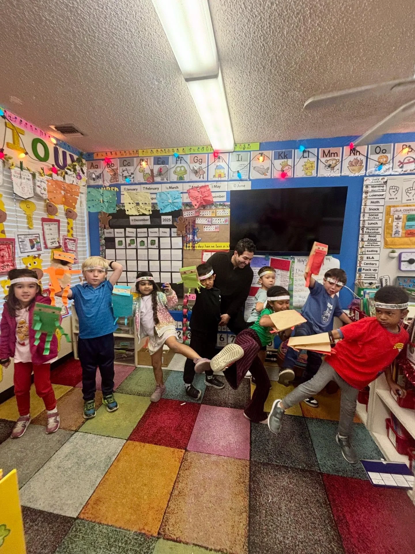 Happy Ninja Day from these tiny ninjas in training! 🥷✨ A parent volunteer came in to teach the Kindergarteners about the hard work and patience it takes to be a ninja! Then, they got to make ninja headbands and ninja puppets to celebrate Ninja Day. 