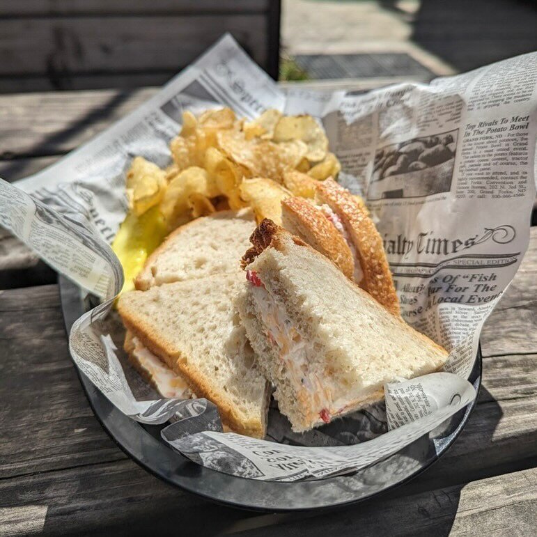 PIMENTO CHEESE SANDWICH 🧀🥪 The Master&rsquo;s Sunday food special has hit the menu! @leavenedcle Sourdough, Pimento Peppers, Cheddar Cheese Mix, Served w/ Chips &amp; Pickle [GFA]. Sub GF Bread +$2. Pairs nicely with a @michelobultra . Final round 