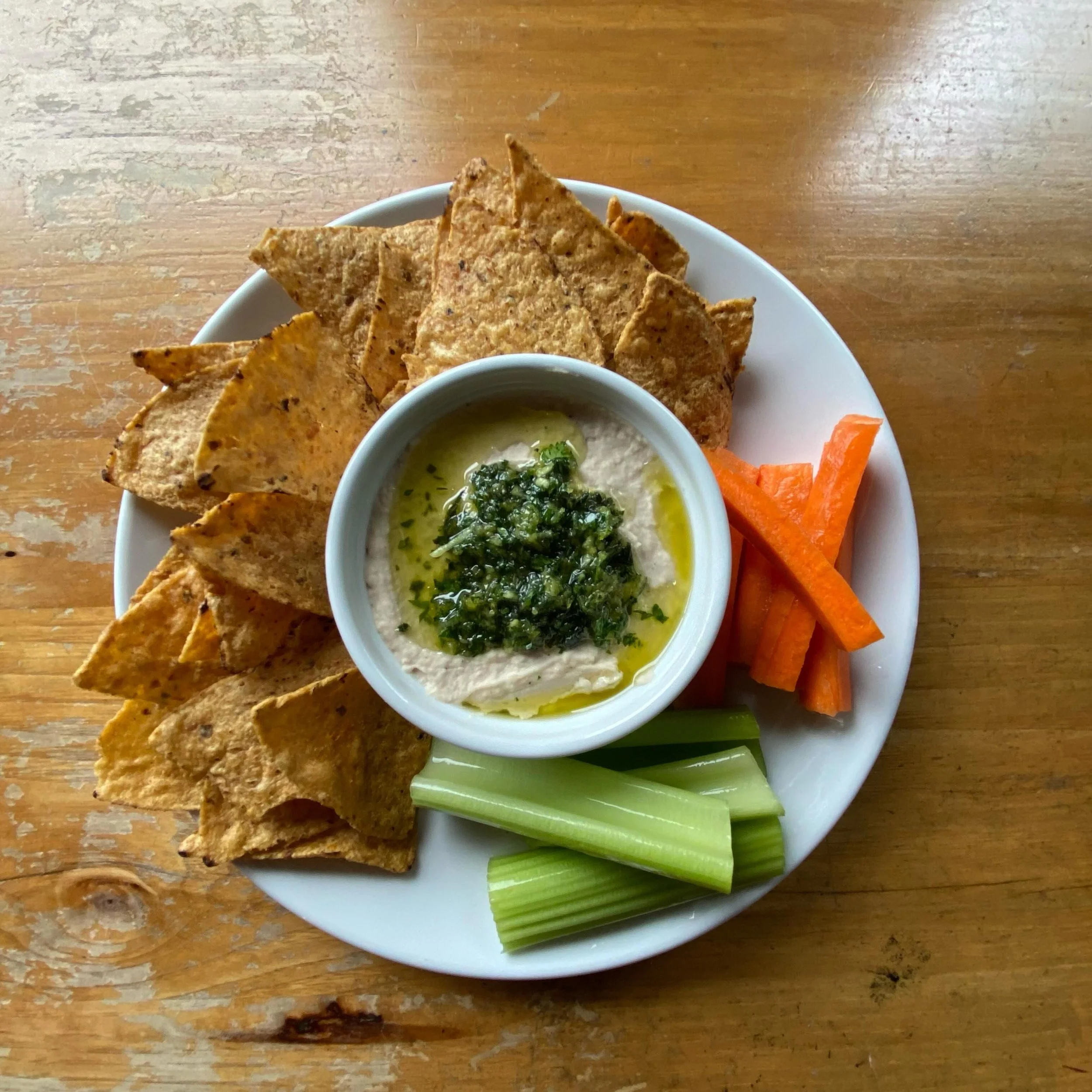 MENU ADDITIONS 🥗🥯 A couple of new items for spring as we add to our revamped kitchen offerings 📸

1️⃣ White Bean Hummus GF V 
2️⃣ Spring Salad V GF 
3️⃣ Grain Salad VA GF 
4️⃣ Gochujang Tofu Sandwich V GFA 
5️⃣ @clebagelco Egg + Cheese GFA
+ Piero