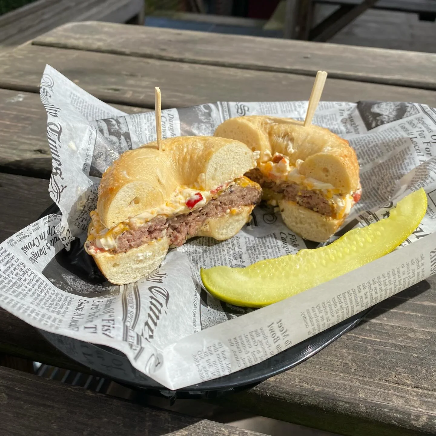 MONDAY BURGER SPECIAL 🍔🥯 With the kitchen back up and running, we&rsquo;re back with $9.5 Burger Deals on Monday nights. Tonight&rsquo;s is extra special as it comes with a @clebagelco bun! B&amp;B&amp;P - Plain Cleveland Bagel, 1/3lb Angus Beef Pa