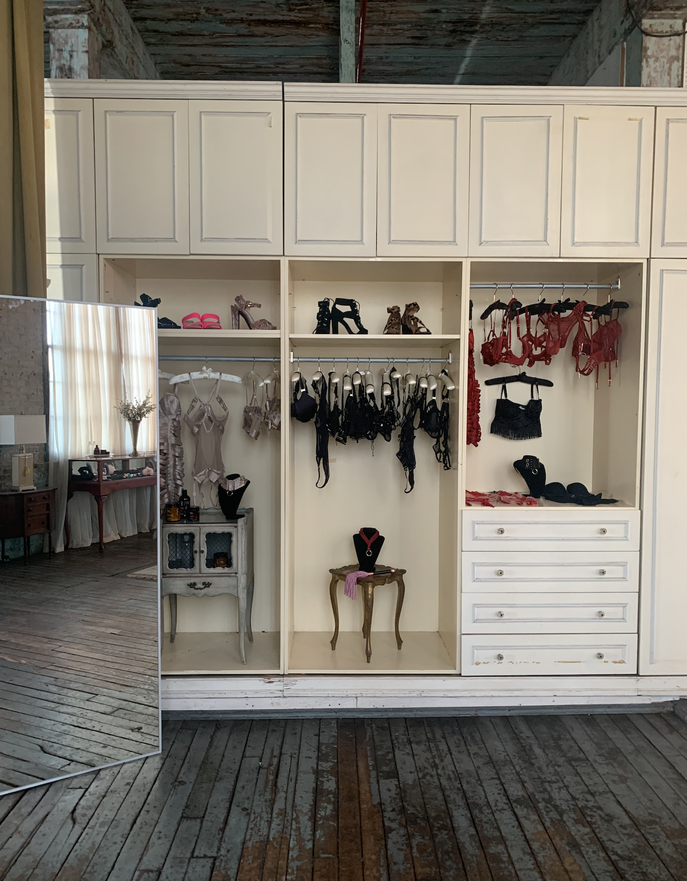 BONDING-tricia-peck-set-decorator-6.png