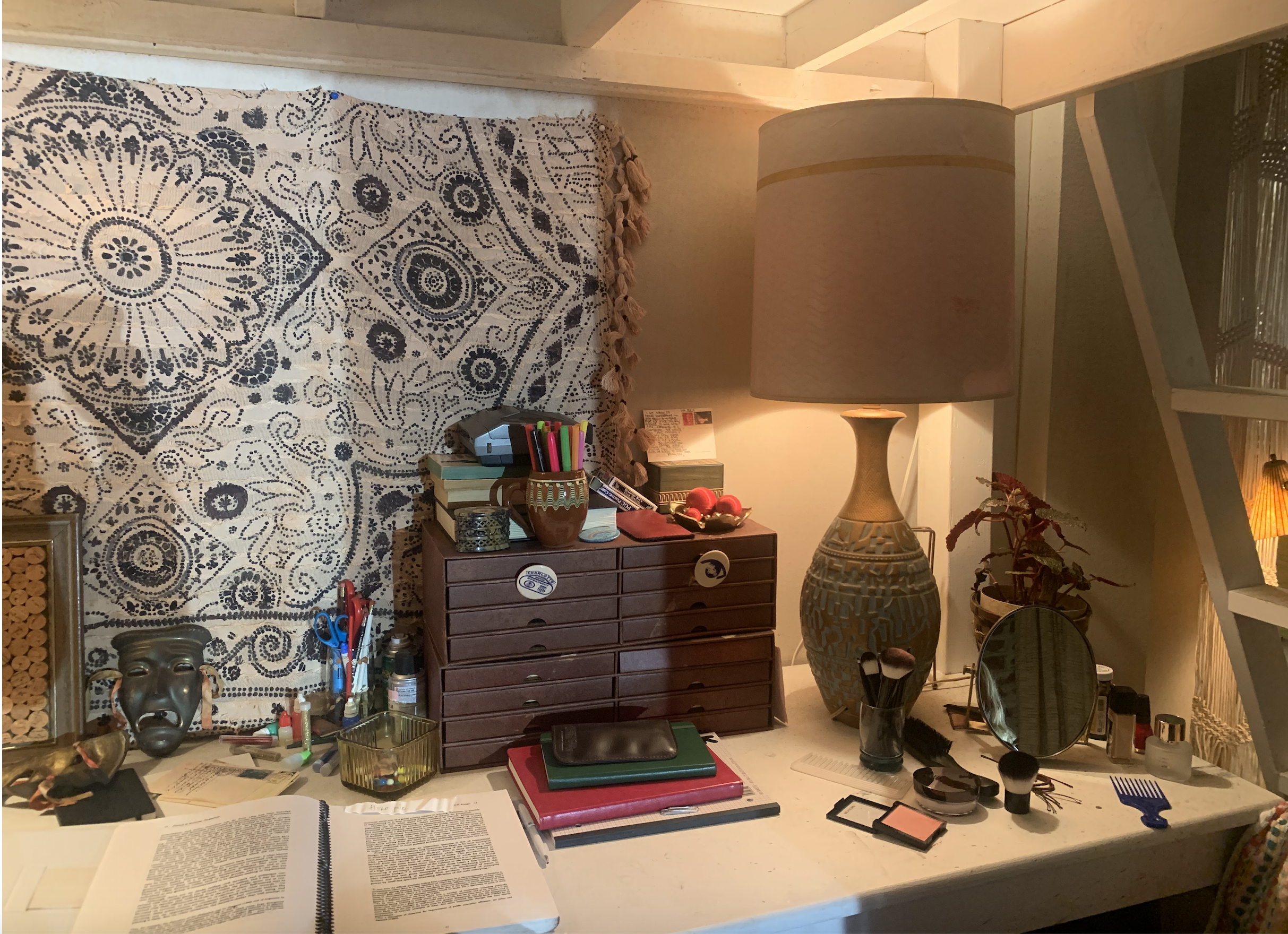 SPINNING-GOLD-tricia-peck-set-decorator-19.png