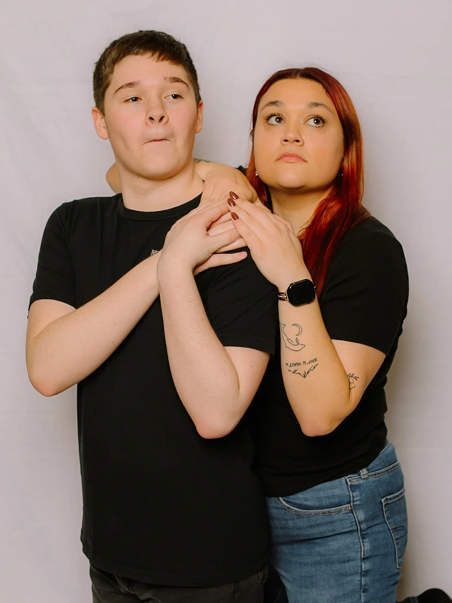 Merry Christmas from this awkward sibling duo🎄