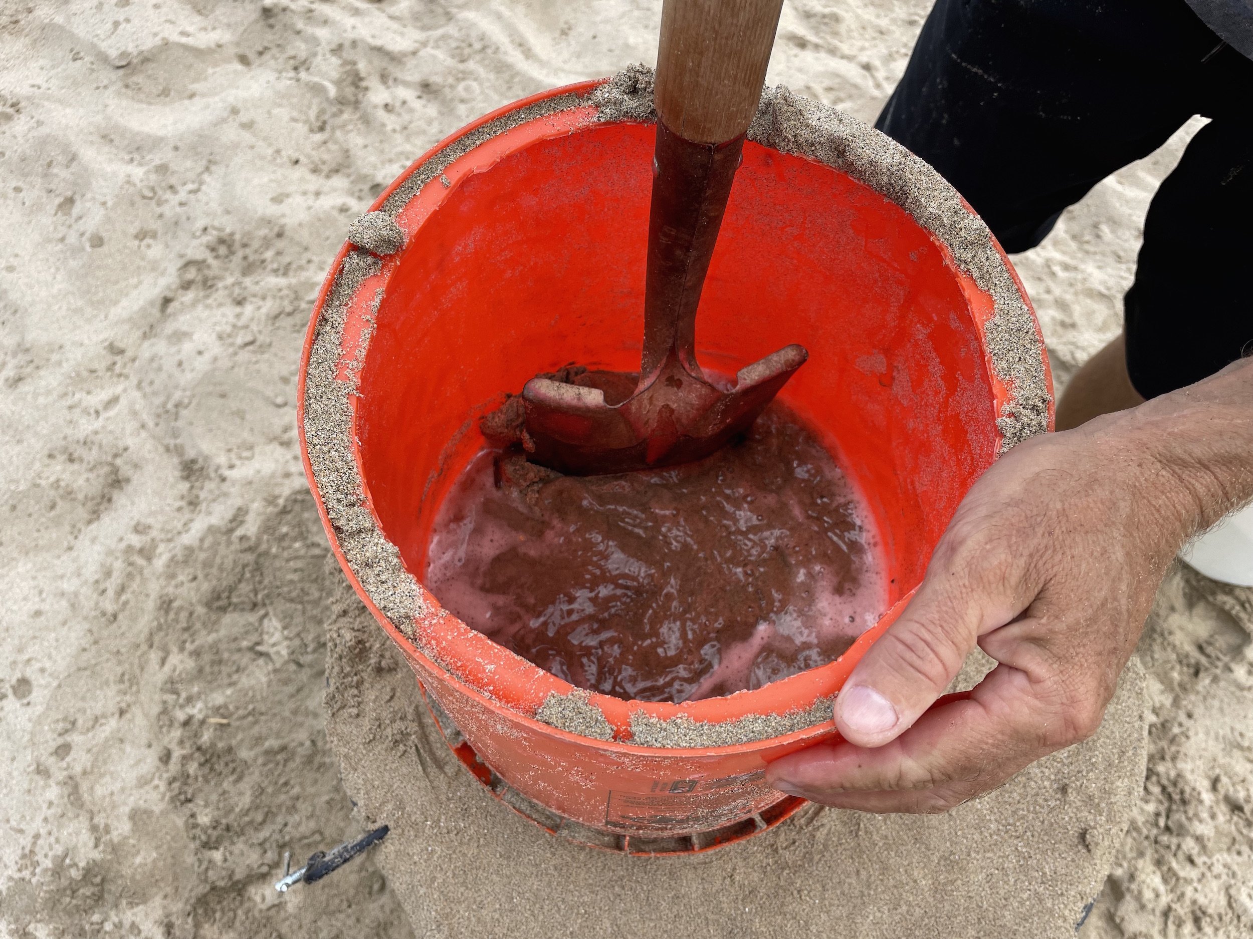 add sand and water in you bucket form