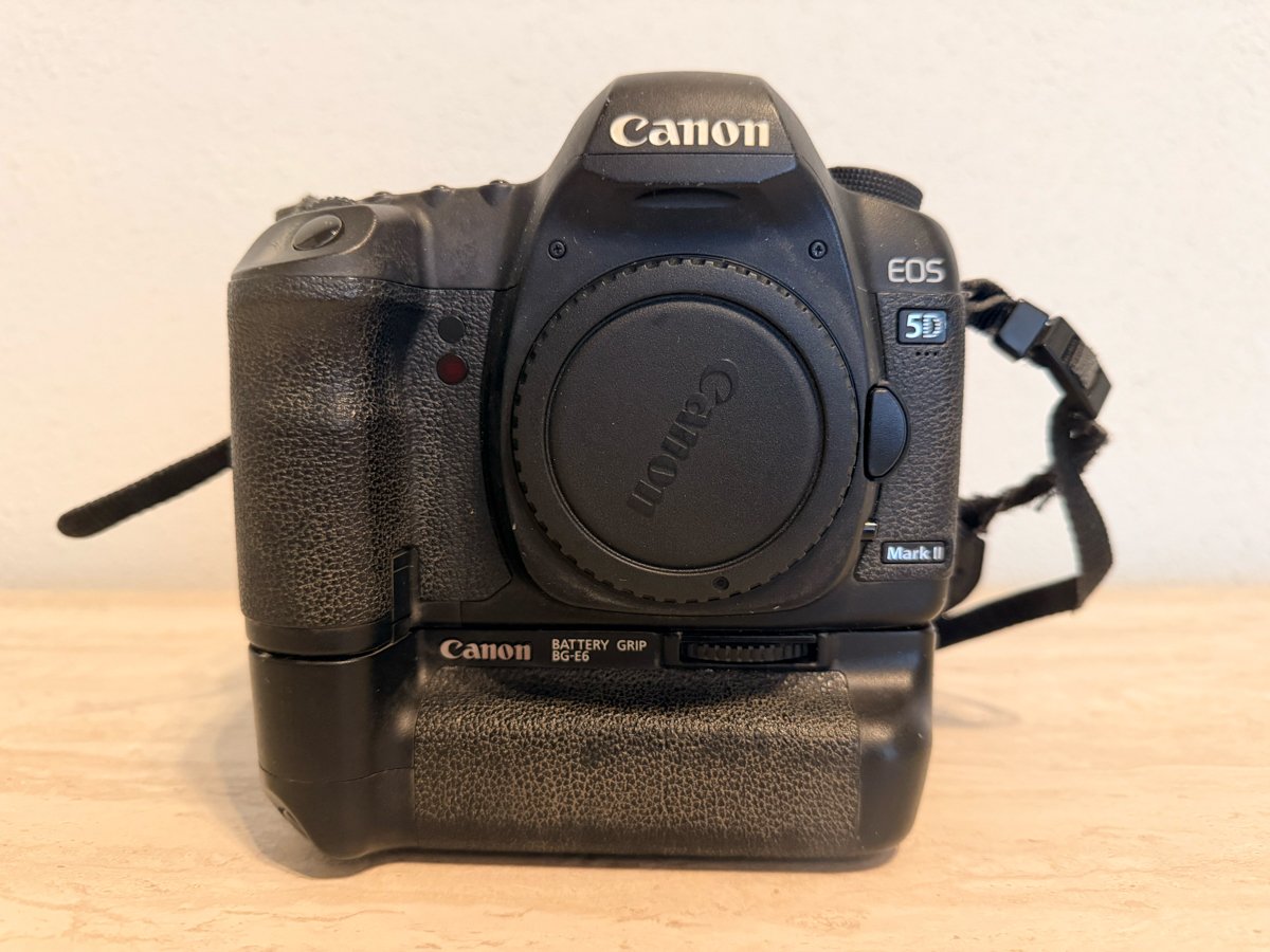Canon EOS 5D Mark II 21.1 MP Digital SLR Camera - Black (Body Only)