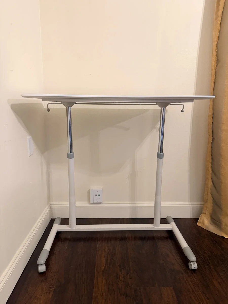 Manual adjustable standing desk