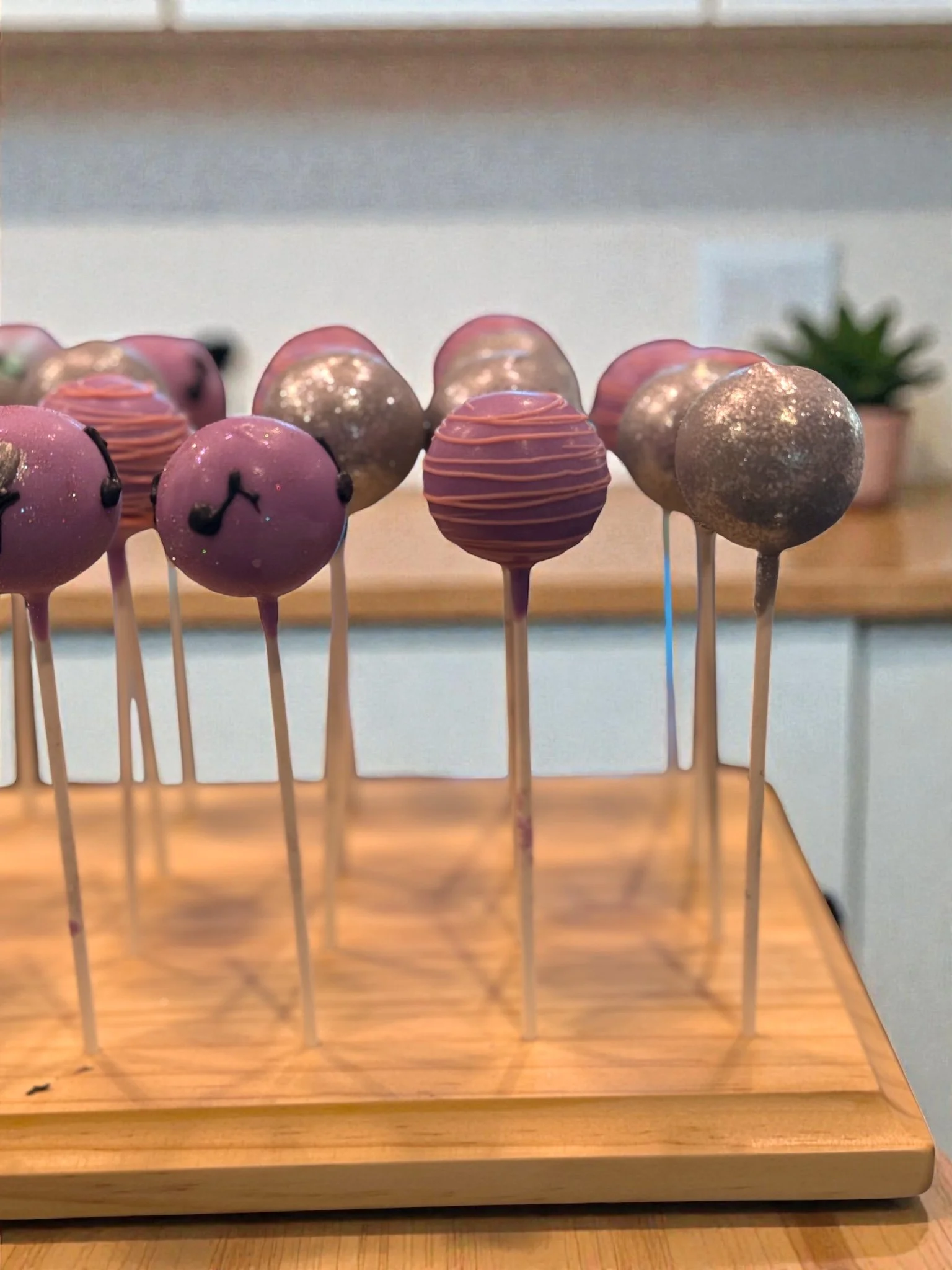 Custom Cake Pops 