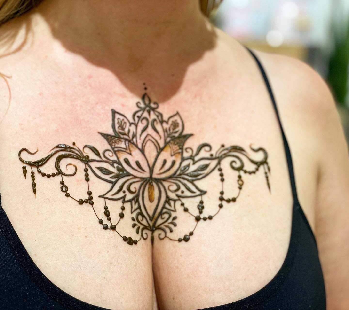 Vacation henna is one of the most fun things I get to do! I love getting to know my clients and what they do for fun and where they&rsquo;re going. This particular couple was an absolute BLAST to have around while getting henna before traveling. We h