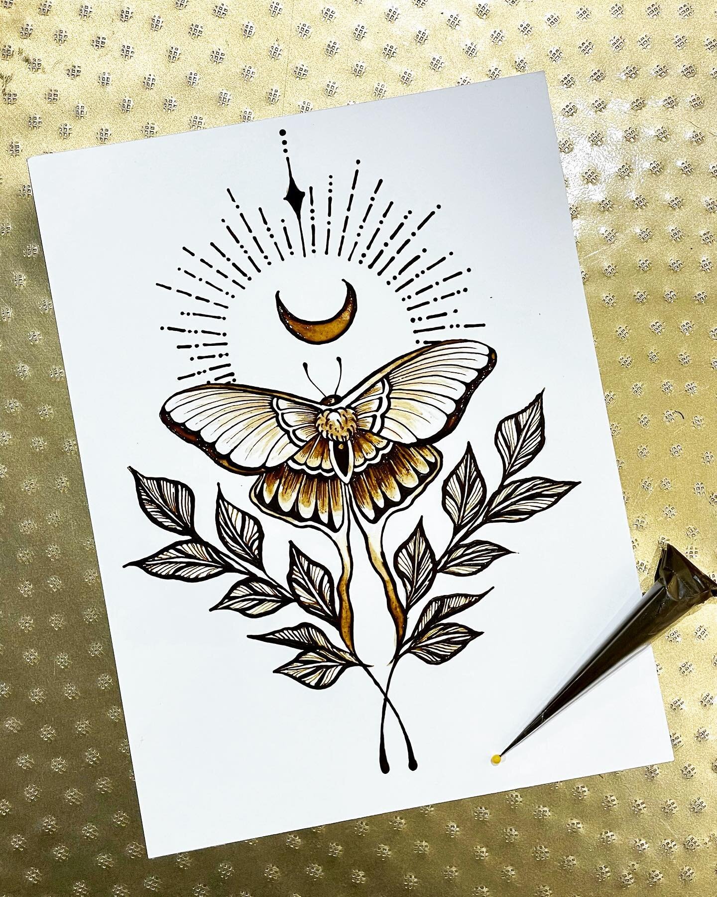 I&rsquo;ve got a new print in the shop! I love drawing and painting moths and there is just something about combining them with sprigs of florals that makes my heart sing! 

Print is available both online as well as in the Henna Harvest boutique. 

#