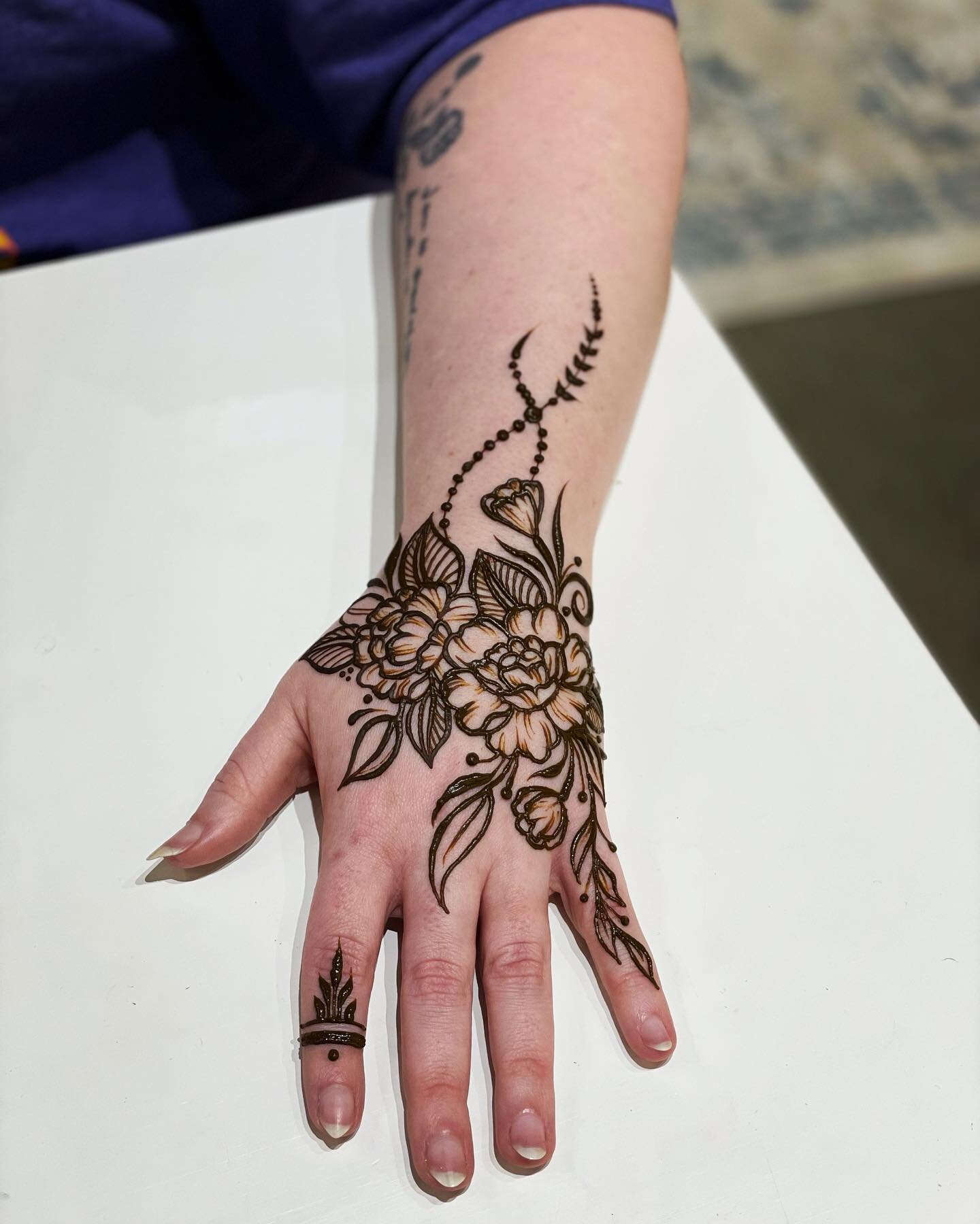 I have to say it here: I love what I do! 
Sammy and her friend came in last week for some henna together and while we sat and chatted I asked why they had come in for henna and if there was any special occasion&hellip;She then informed me that she wa