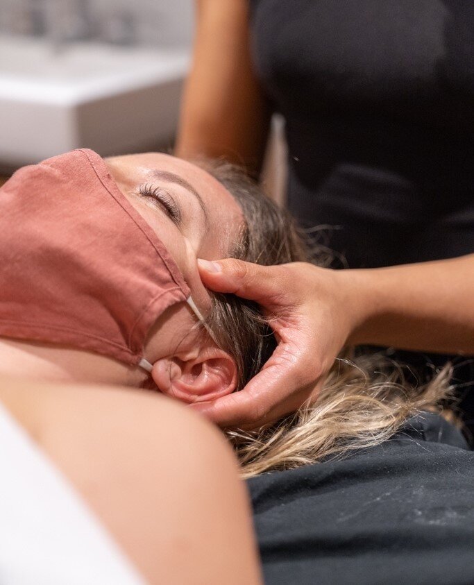 ✨ WELLNESS WEDNESDAY ✨ ⁠
⁠
Intra-Oral Massage ⁠
⁠
Do you clench or grind your teeth? Did you know that jaw clenching and grinding issues can stem from:⁠
⁠
〰️ Stress⁠
〰️ Anxiety⁠
〰️ Dealing with chronic pain⁠
〰️ Poor Posture⁠
〰️ Excessive gum chewing⁠