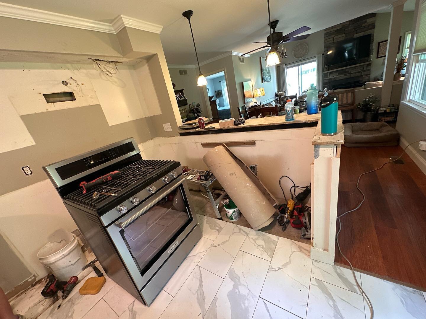 Kitchen demo!  New cabinets, counter tops and backsplash. 🔥🔥🔥