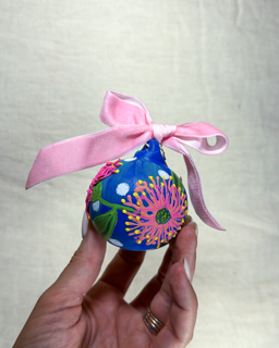 Handpainted christmas bauble by Australian artist Pippy Sheehan13 Small.png
