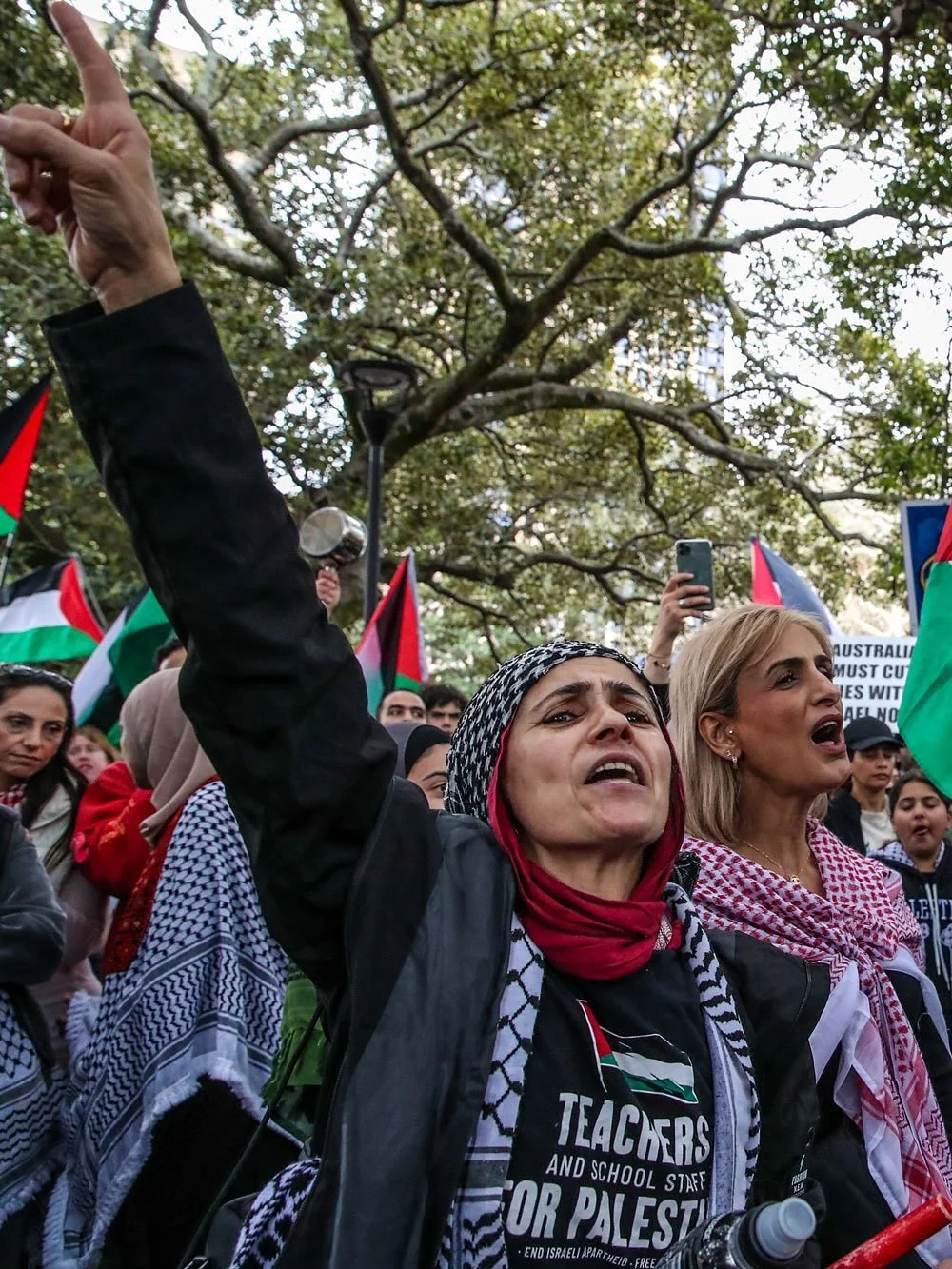 Tens of thousands of Australians protested across more than 40 cities on Sunday against Israel&rsquo;s war on Gaza, demanding sanctions and an end to arms trade with Israel, SBS reported.

Organizers estimated 40,000 people in Sydney, up to 60,000 in