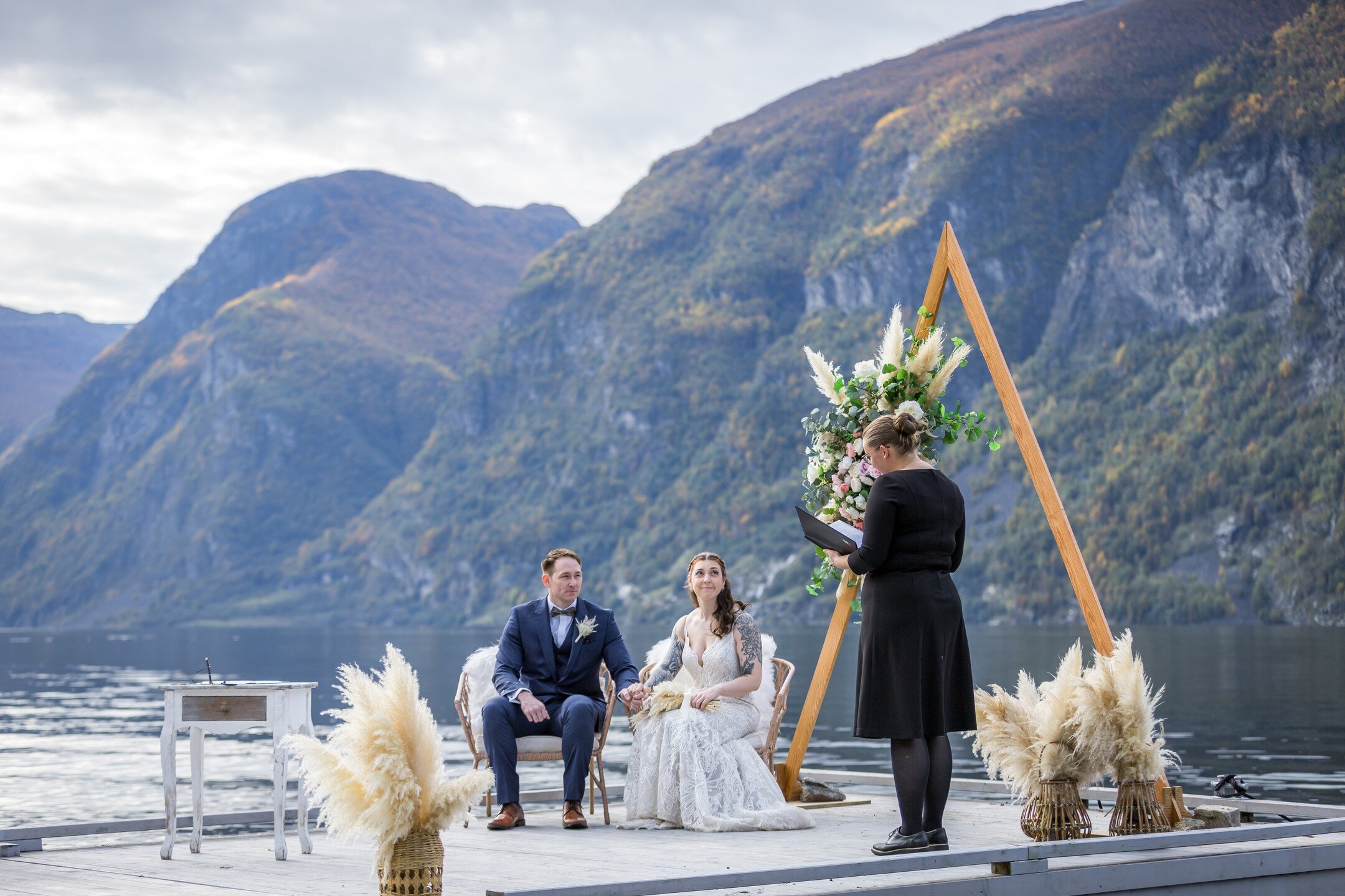 Our wonderful boho decor at one of our private fjord venues. 
@get_married_in_norway 

#fjordwedding #fjordelopement #norwaywedding #weddingnorway #elopenorway #norwayelopement #getmarriedinnorway #elopement