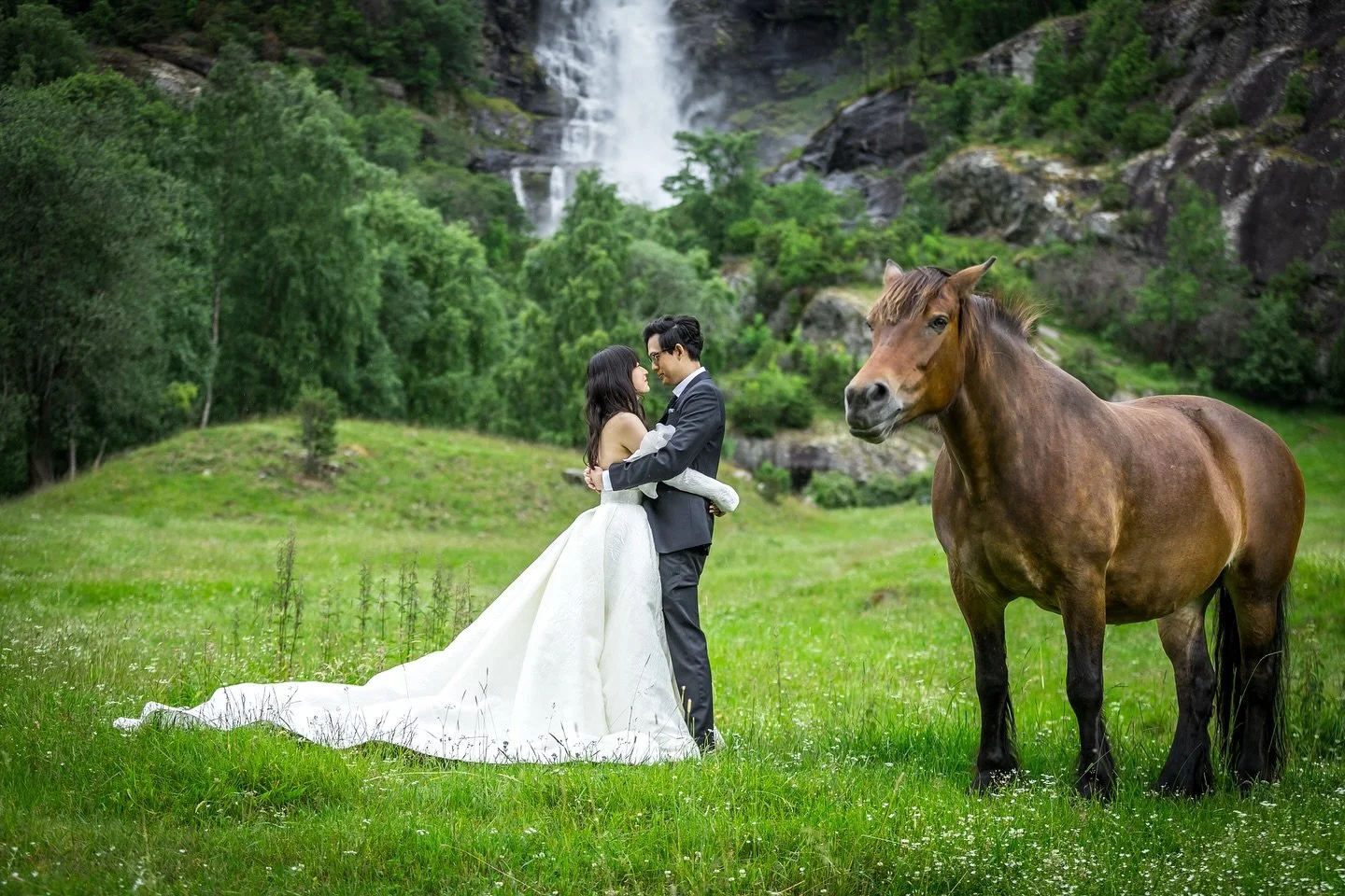 This company began with a camera and a deep love for storytelling.
Our founder Paul is one of Norway’s most awarded photographers—and capturing those fleeting, emotional moments? That’s his true gift. 💫
Every photo tells a part of