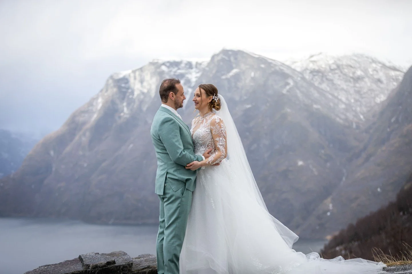 An intimate ceremony on a lakeside dock. Five guests. A flower arch. And vows that felt like they were meant for exactly this place.

There is something quietly perfect about a small wedding. Every seat filled by someone who truly matters. Every mome