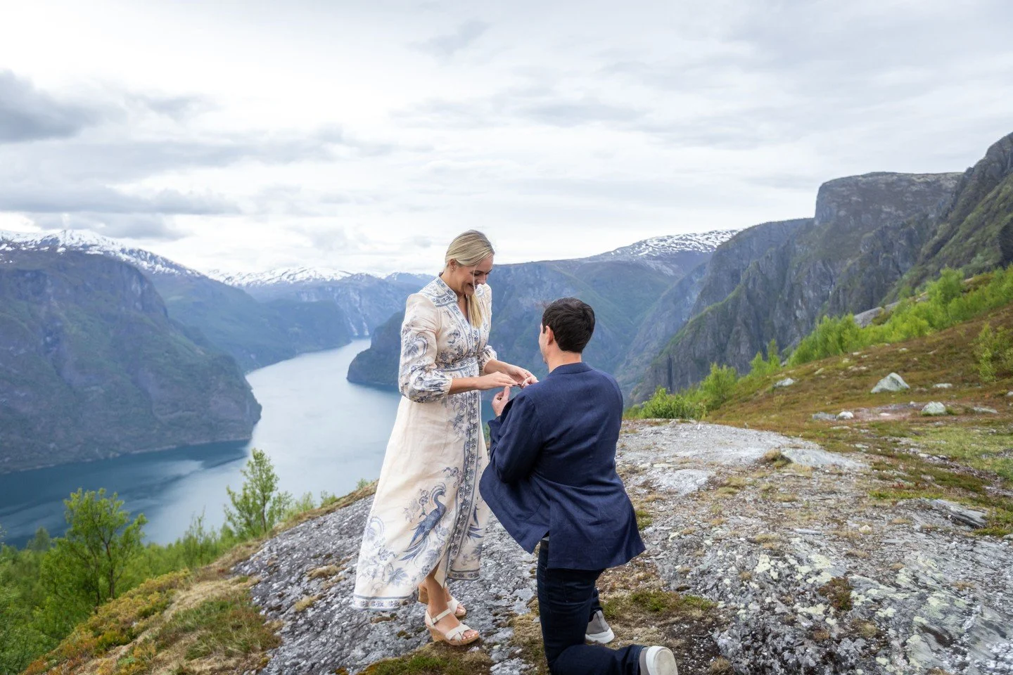 Imagine popping the question to this view. 💍

A winding fjord, snow-dusted peaks, and the moment your story begins. Can you picture your proposal here, surrounded by Norway&rsquo;s wild beauty?

Every detail is taken care of. Award-winning planning 