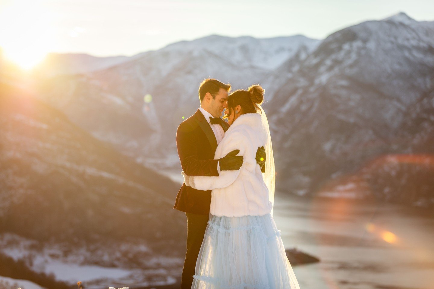 Norway does not have an off-season. It just changes. 🌨️

In summer, the fjords glow green and gold. In winter, they turn silver and white. And both are extraordinary.

This couple chose a winter ceremony, and what they got was something that cannot 