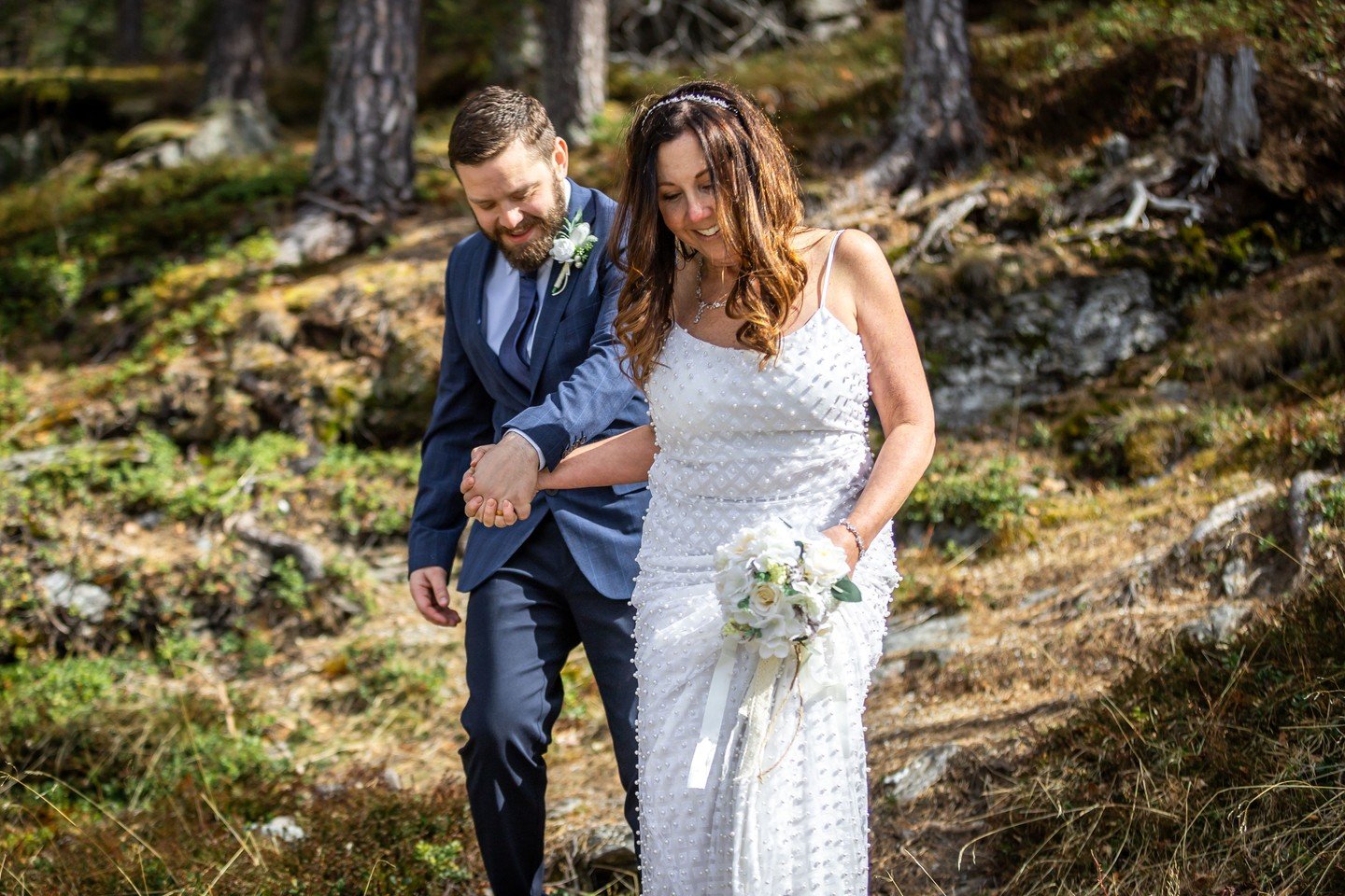 A fjord aisle. Dappled light. And two people walking toward the moment that changes everything.

There is something quietly magical about a ceremony framed by trees. The hush of the forest. The way the light falls through the canopy. The sense that t