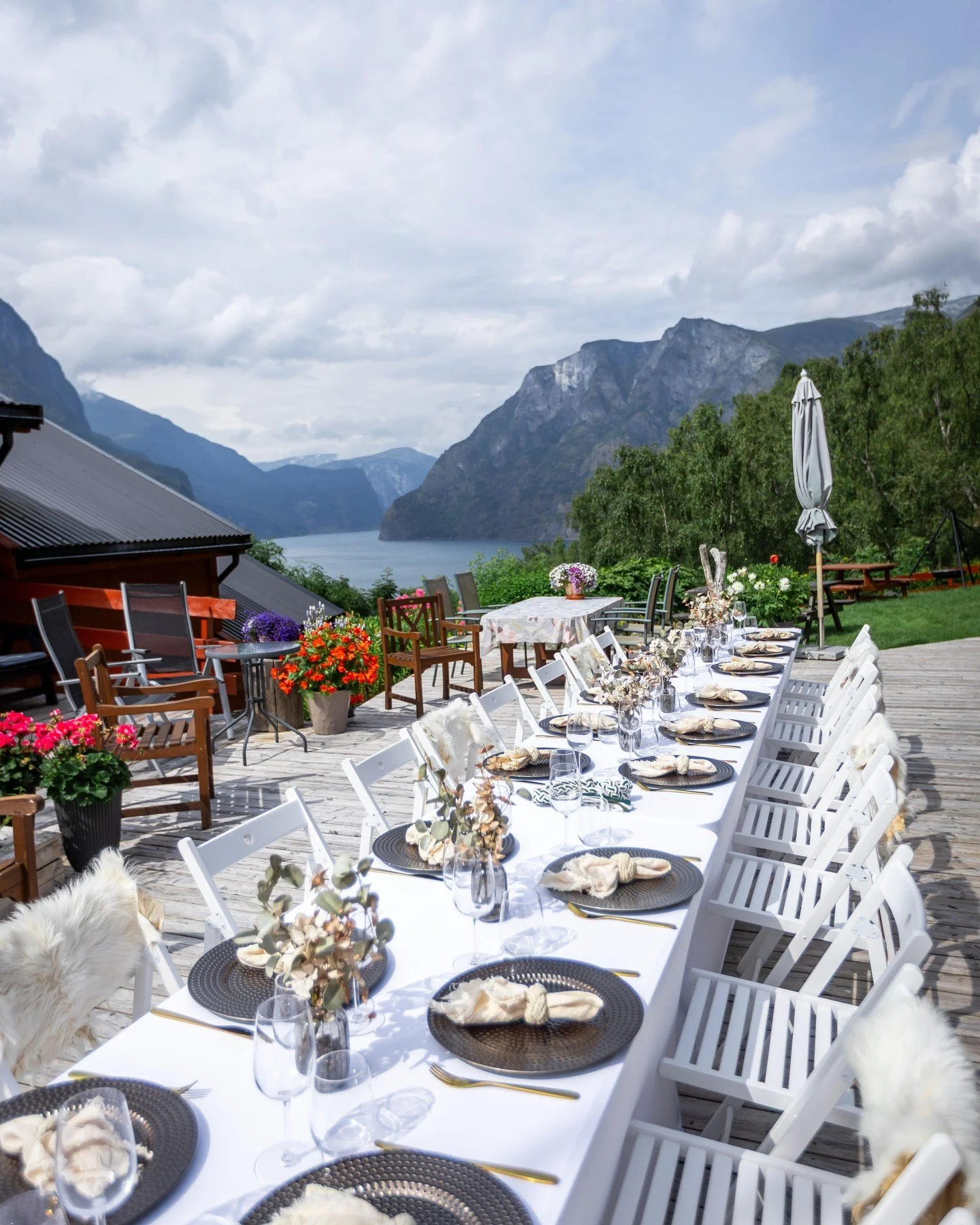 Lunch with a view.

This is what the table looks like when the fjord is your dining room. Local ingredients. A long table set with care. Fur-draped chairs, candlelight, and mountains on every side.

We do not do half measures with food. Every meal we