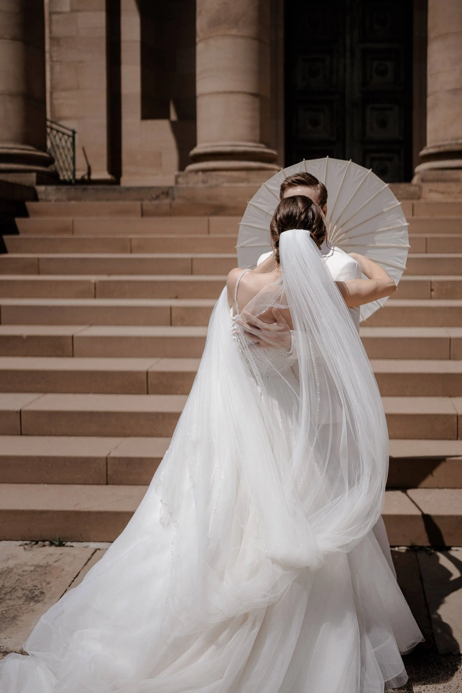 Brautpaar vor der Traulocation Grabkapelle in Stuttgart. 