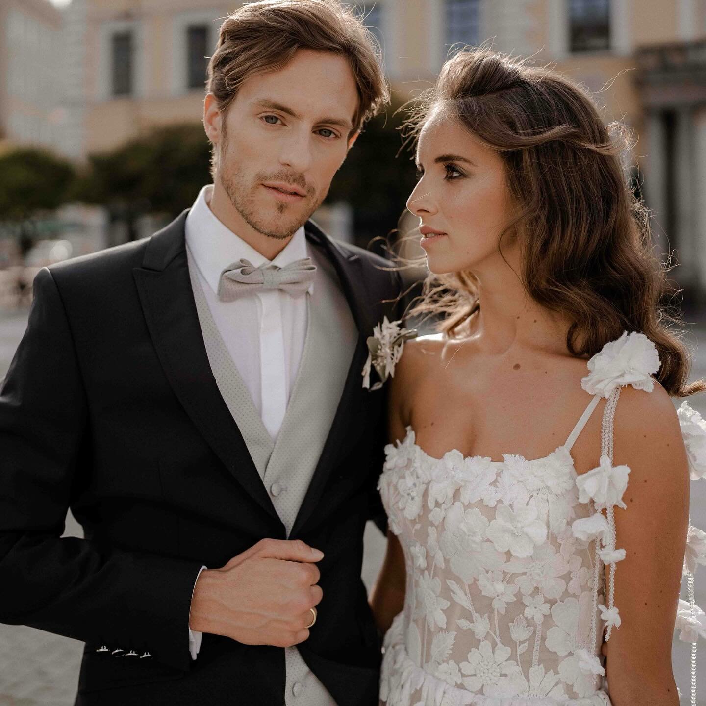 Effortless elegance ✨⁠
⁠
Weddings in the city have their own magic&mdash;there&rsquo;s something about the energy, the architecture, and the stories hidden in every corner.⁠
⁠
For me, it&rsquo;s not just about taking photos&mdash;it&rsquo;s about cre