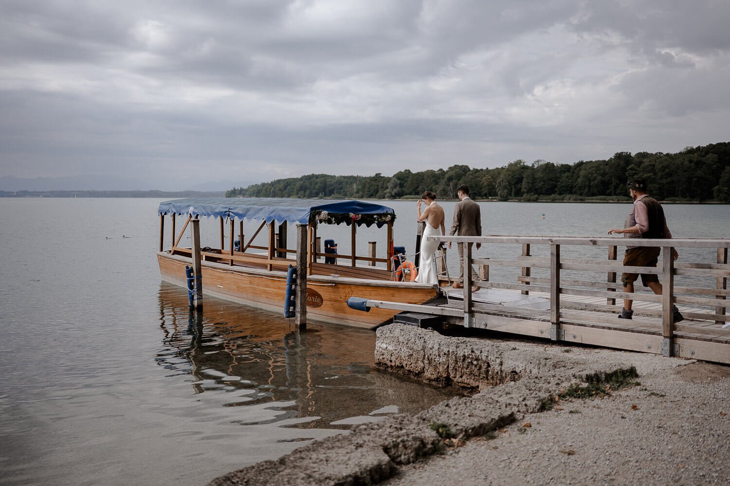 Hochzeitsboot am Steg am Starnberger See – heiraten feldafing
