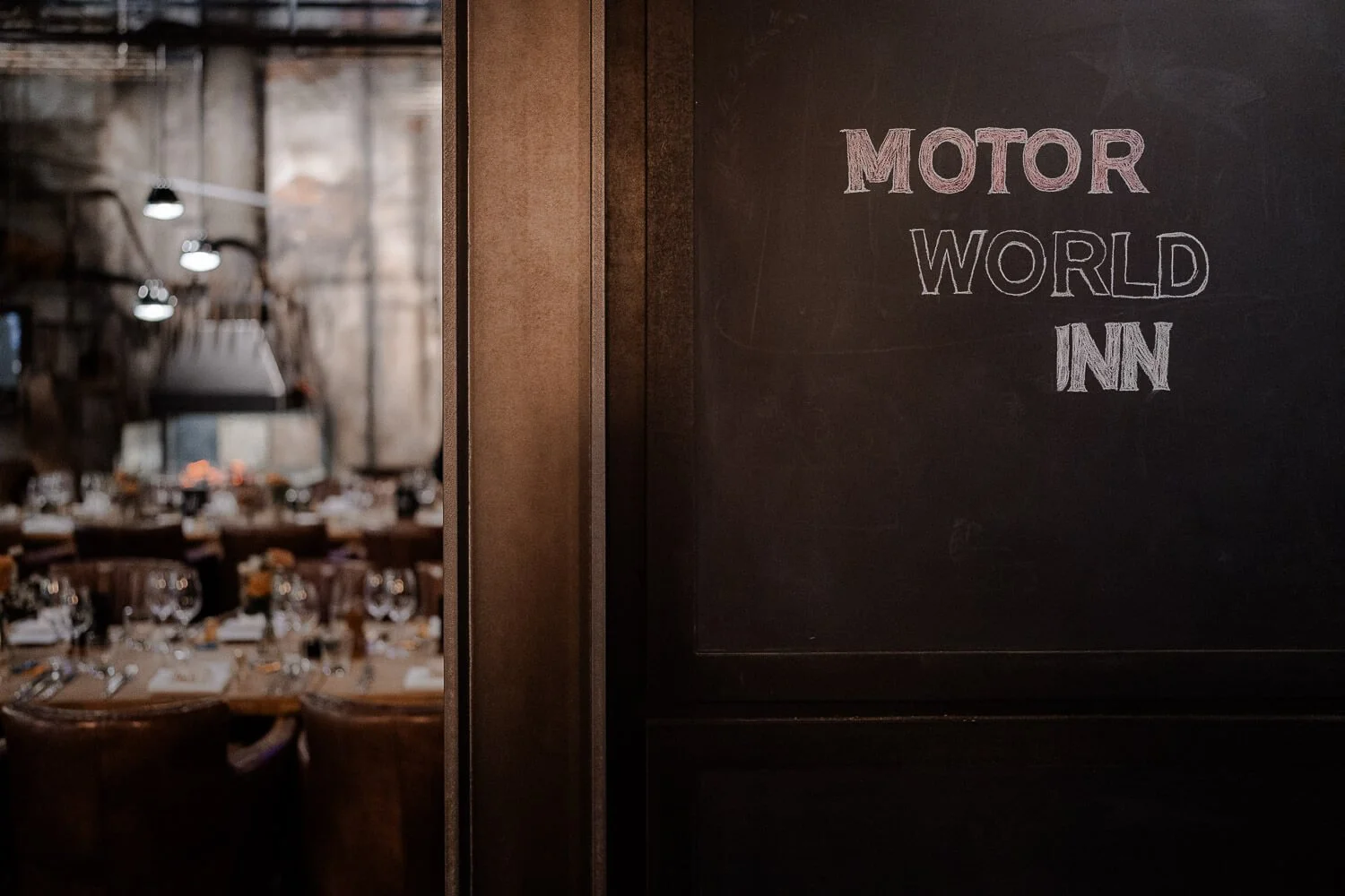 Detailbild-Motorworld-Inn-Schrift.jpg