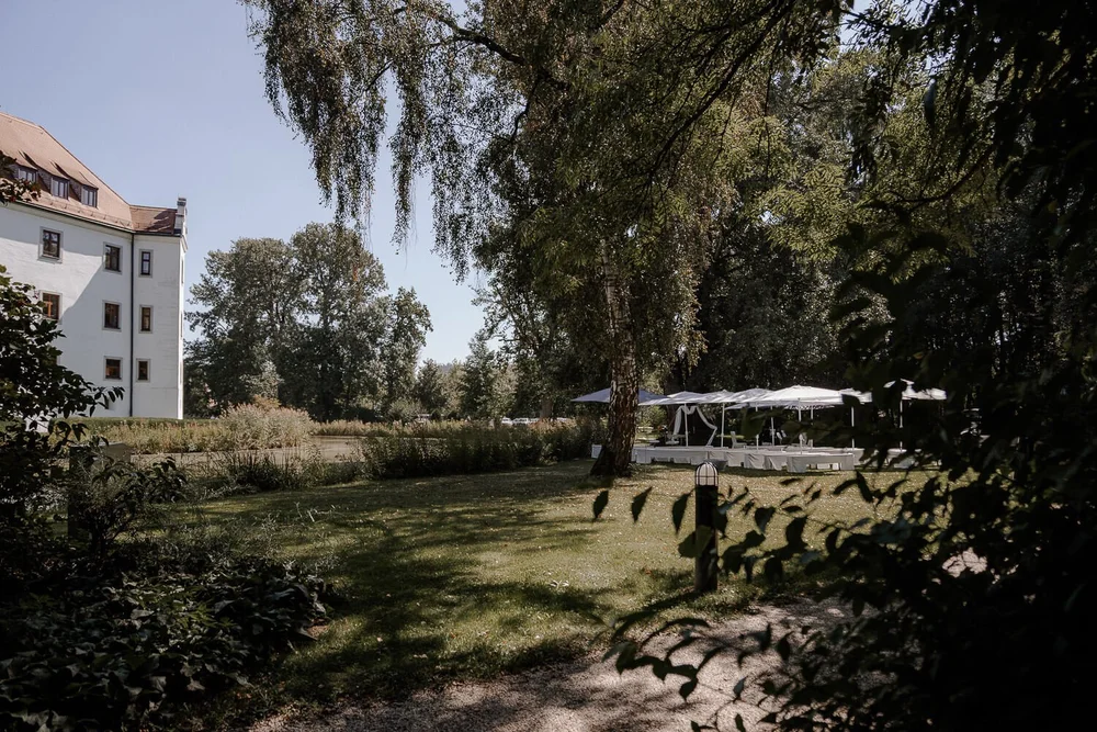 Hochzeitslocation_Schloss_Hohenkammer_Park_Freie_Trauung.jpg