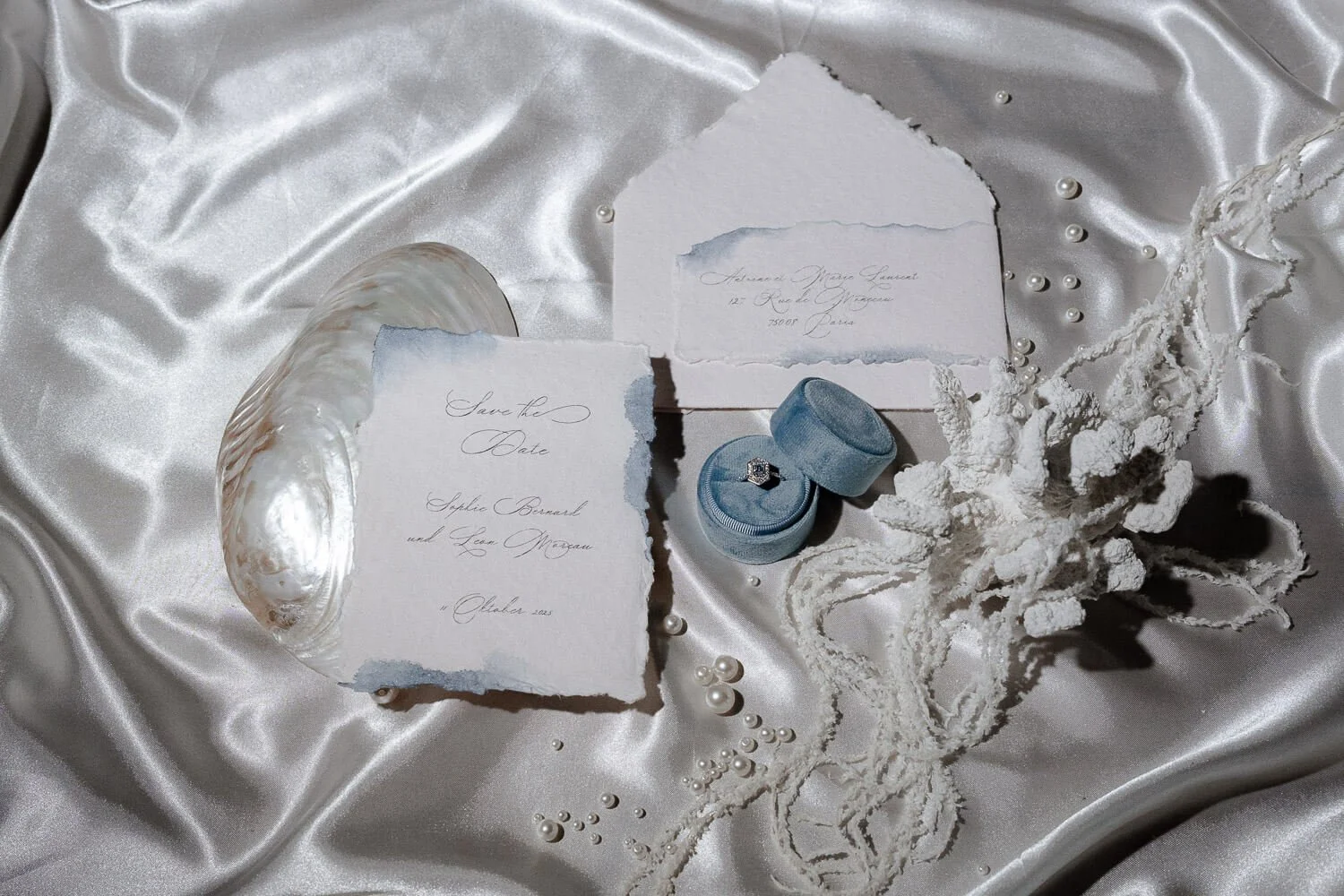 Papeterie mit Ring und Muschel für elegante Hochzeitsdetails