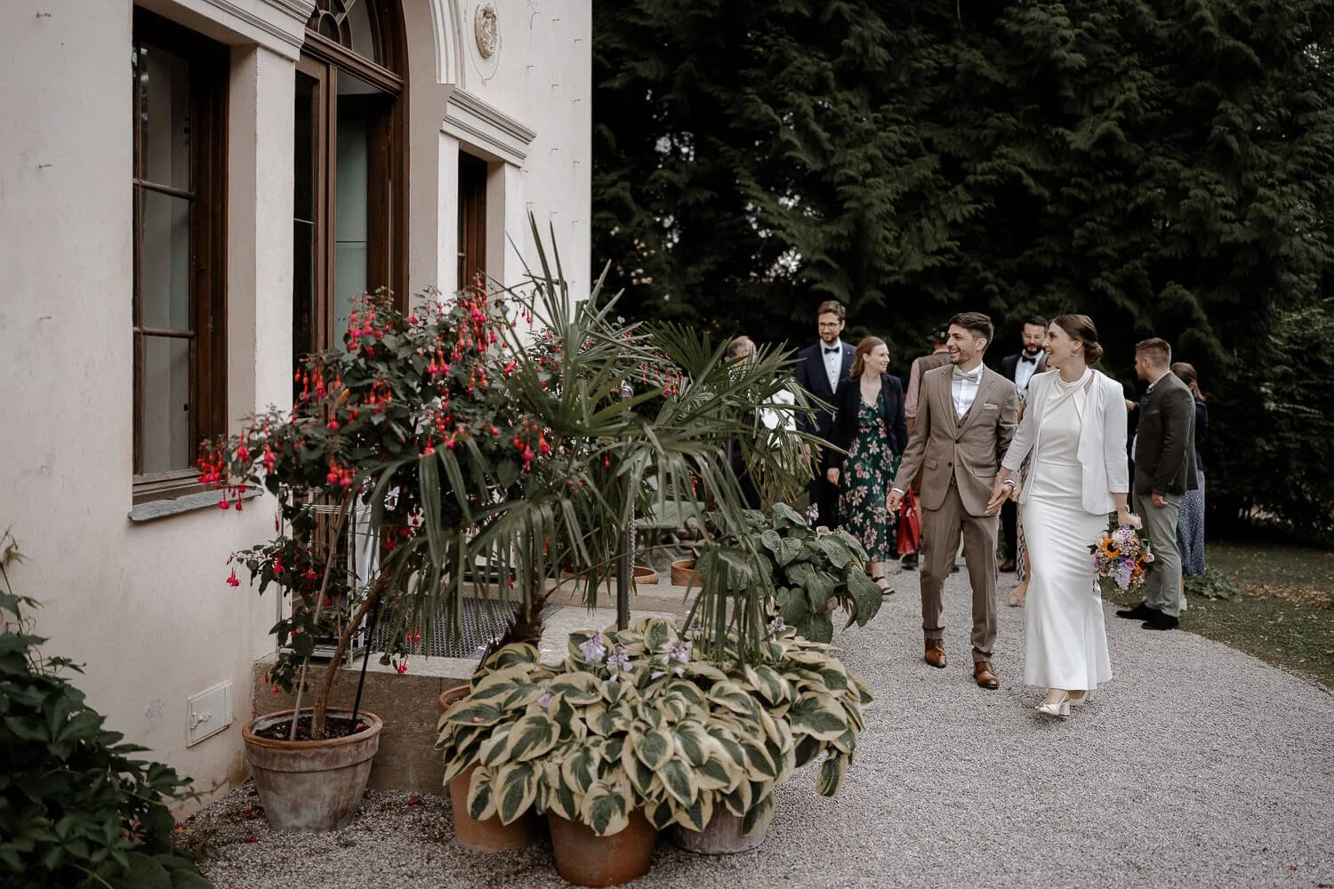 Palmen und Eingang der Villa – roseninsel standesamt Hochzeitlocation