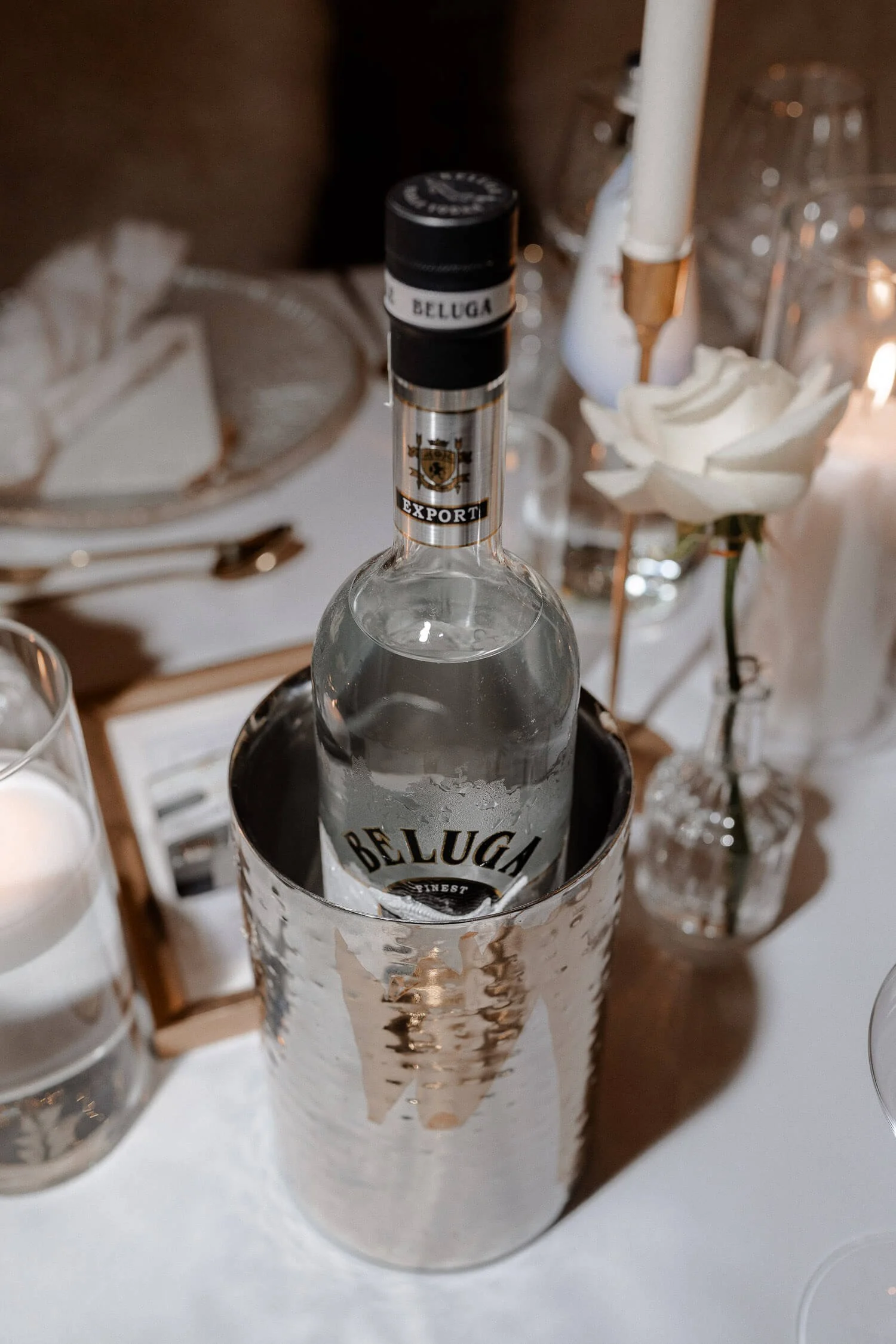 Vodka-Detail am Tisch – elegante Bar-Momente der Feier