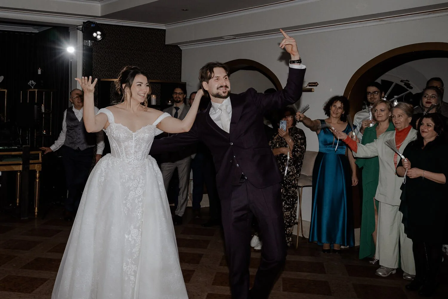 Grand Entrance – das Brautpaar eröffnet die Party